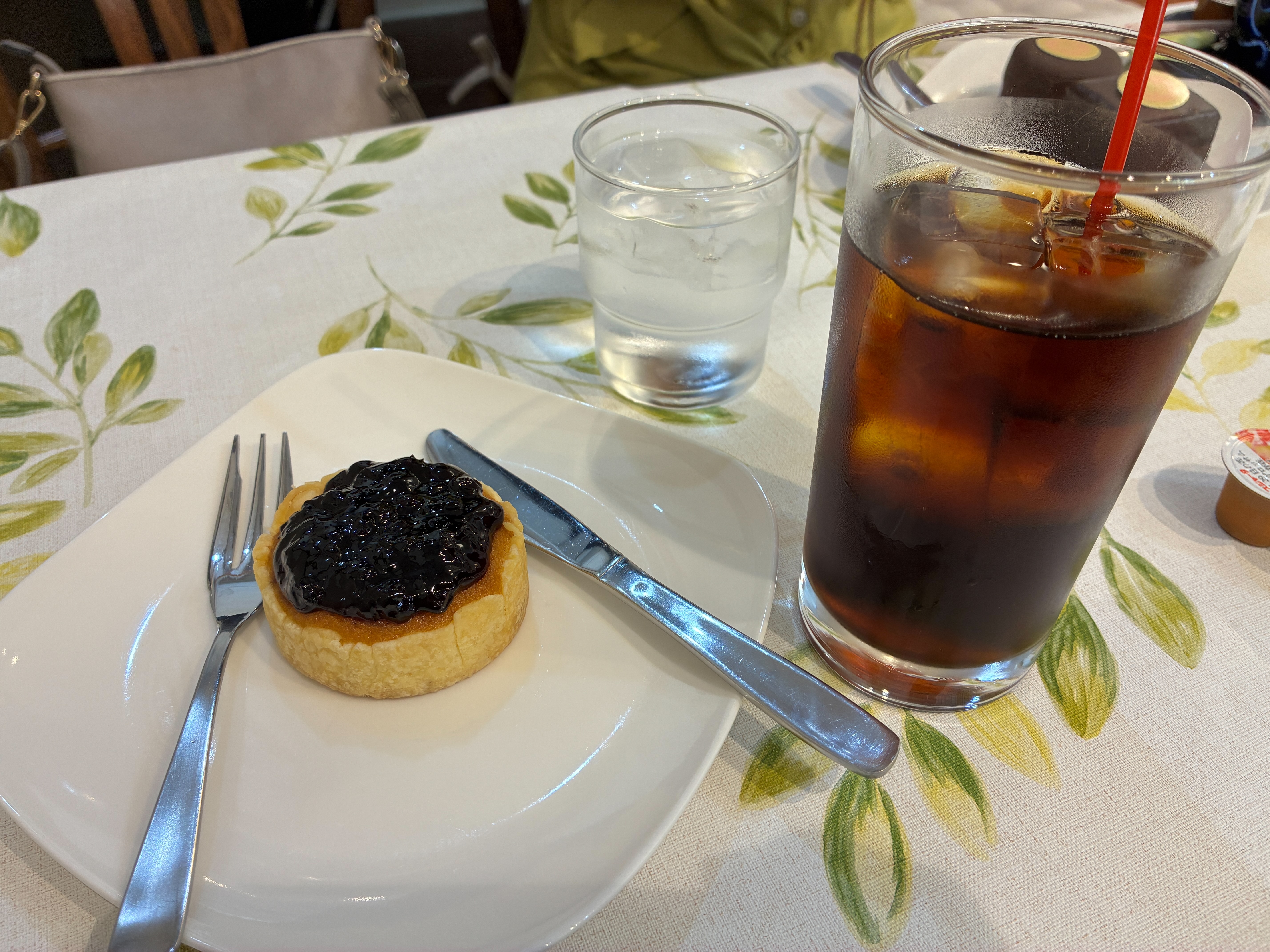 フランス菓子 メーテルリンク コーヒーとタルト ブルーベリー