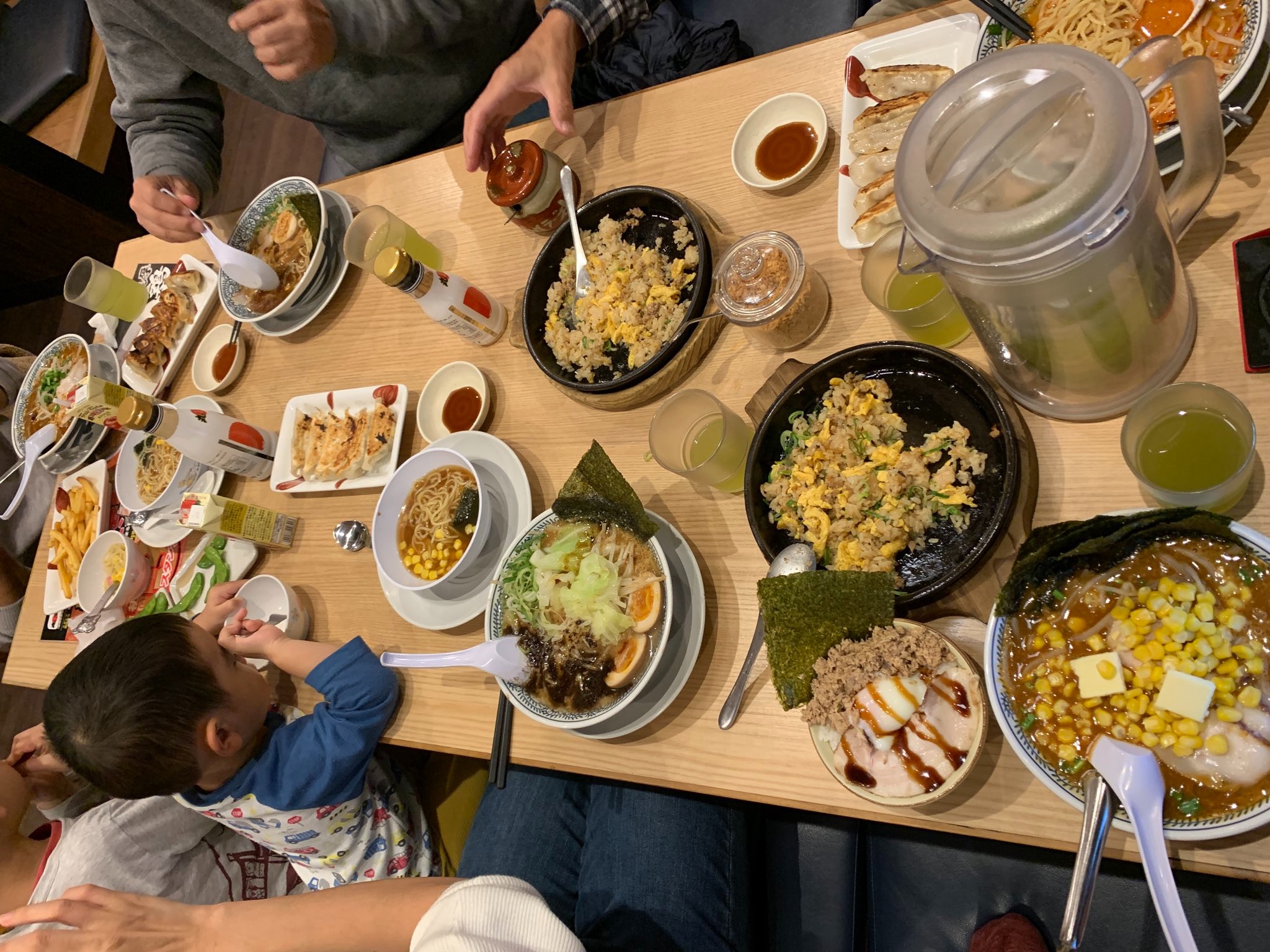 丸源ラーメン 横須賀佐原店 テーブル