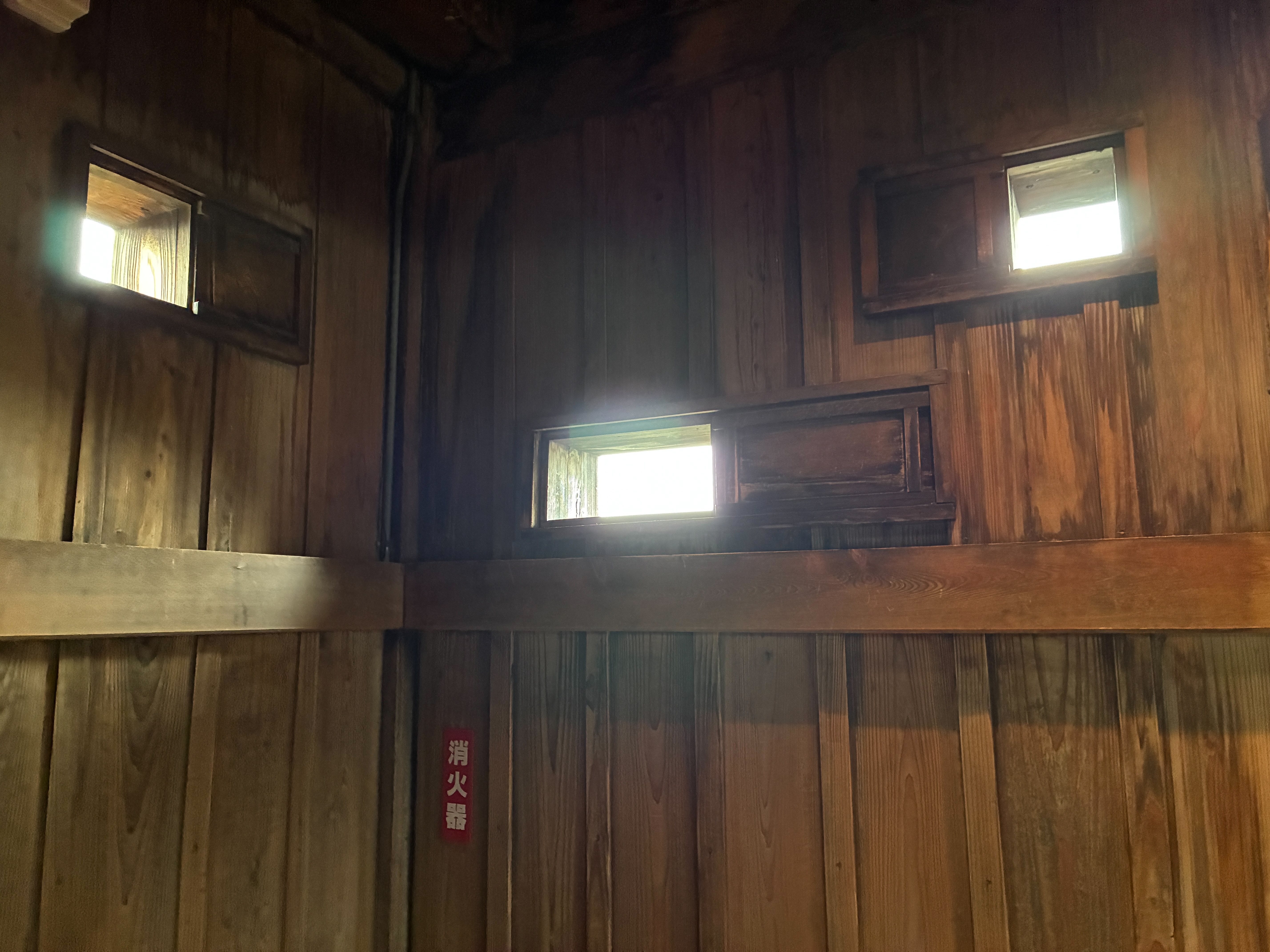 丸岡城天守 狭間