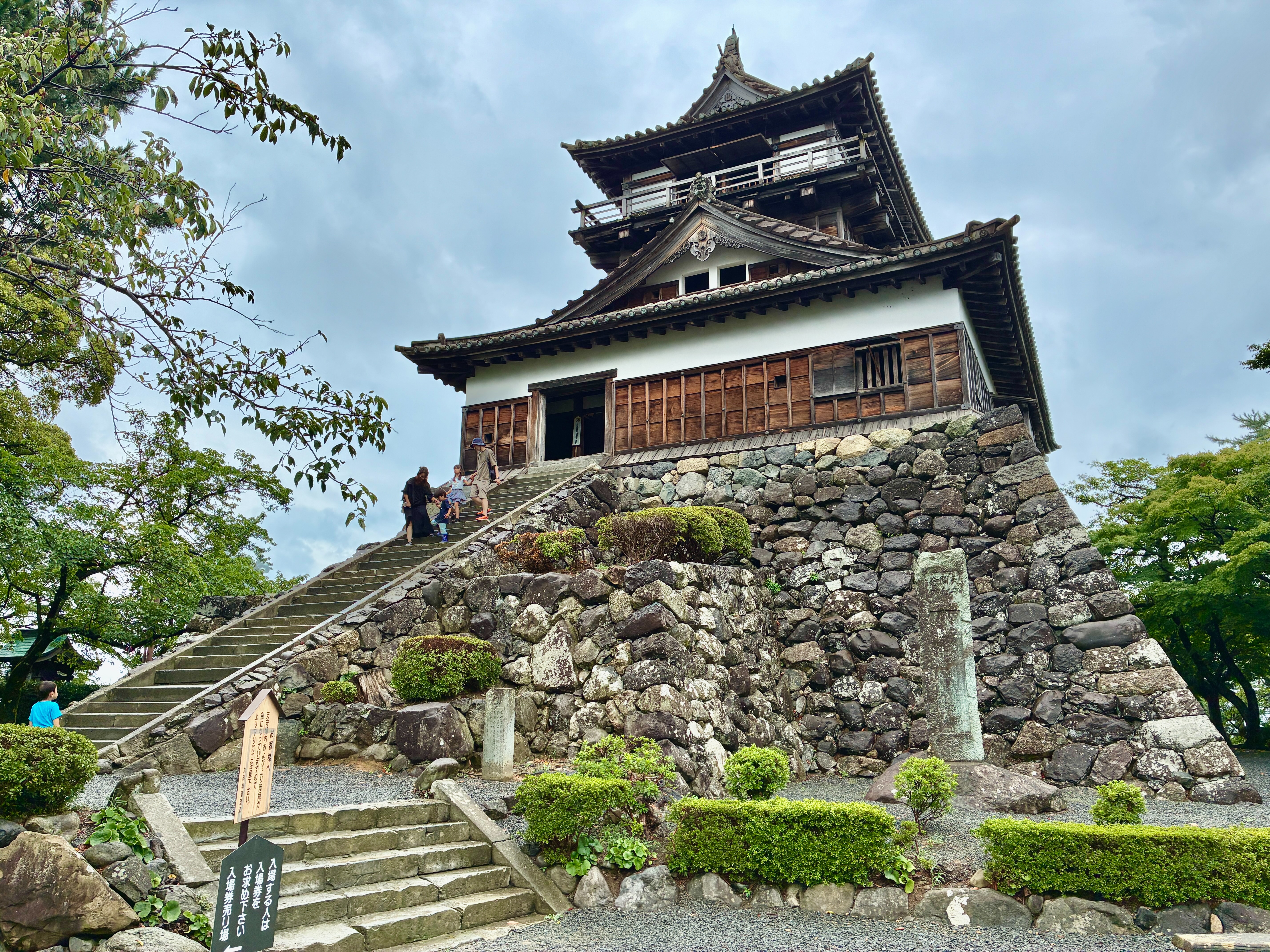 丸岡城天守 エルビス・プレスリーのようなヘッド