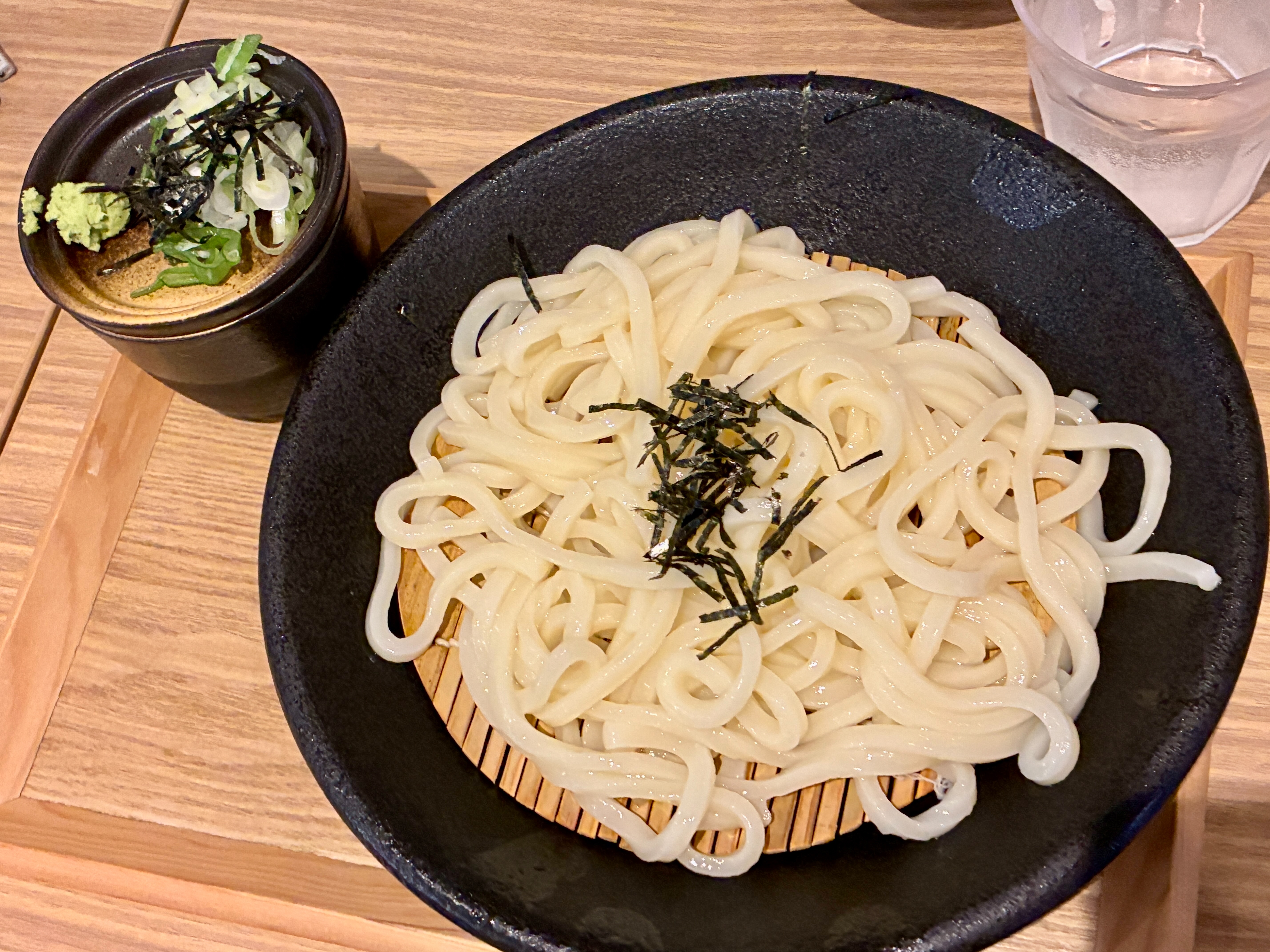 丸岡の日帰り温泉・霞の郷温泉の食事処 かすみ亭のざるうどん