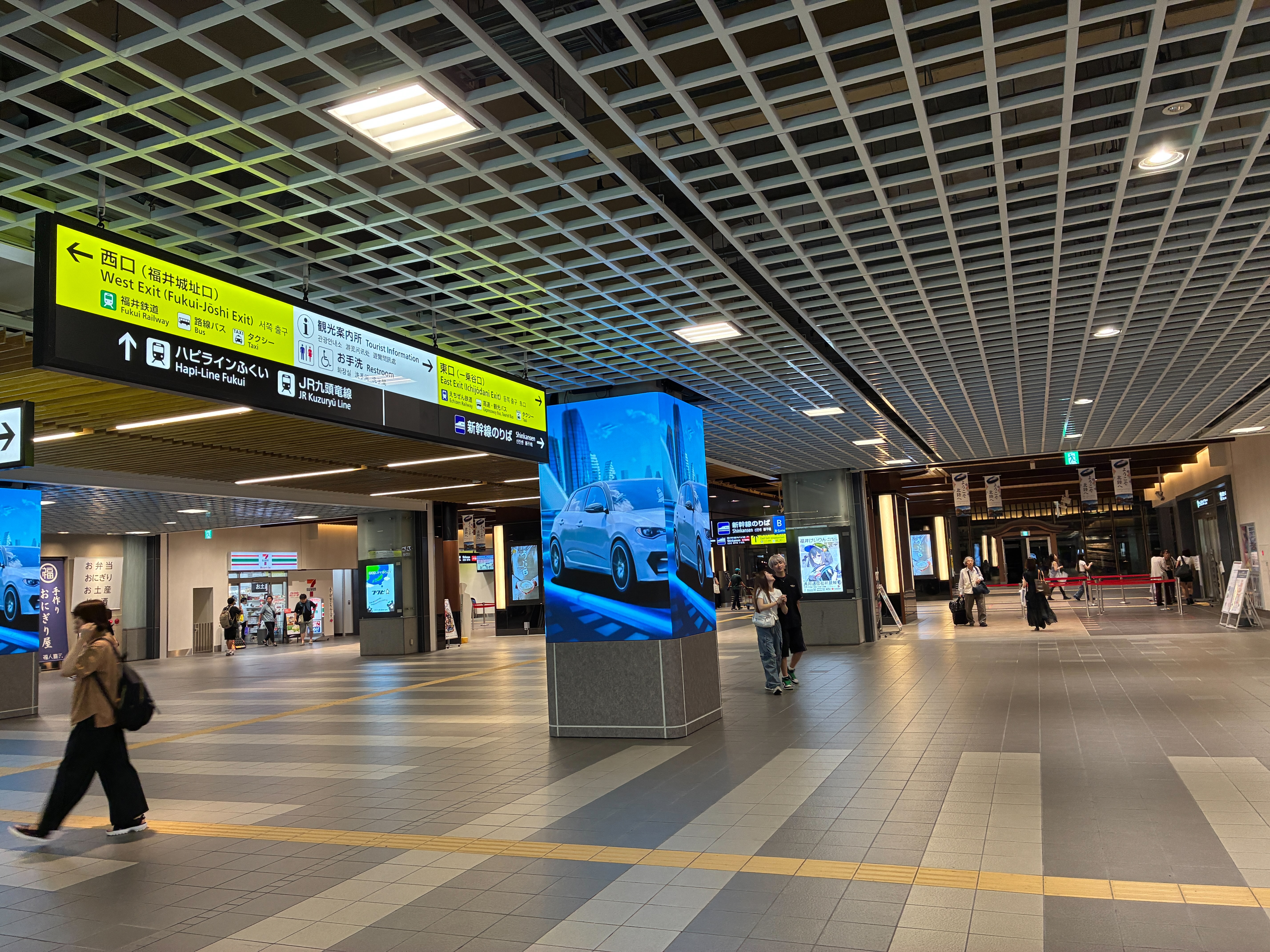 福井駅構内 夜