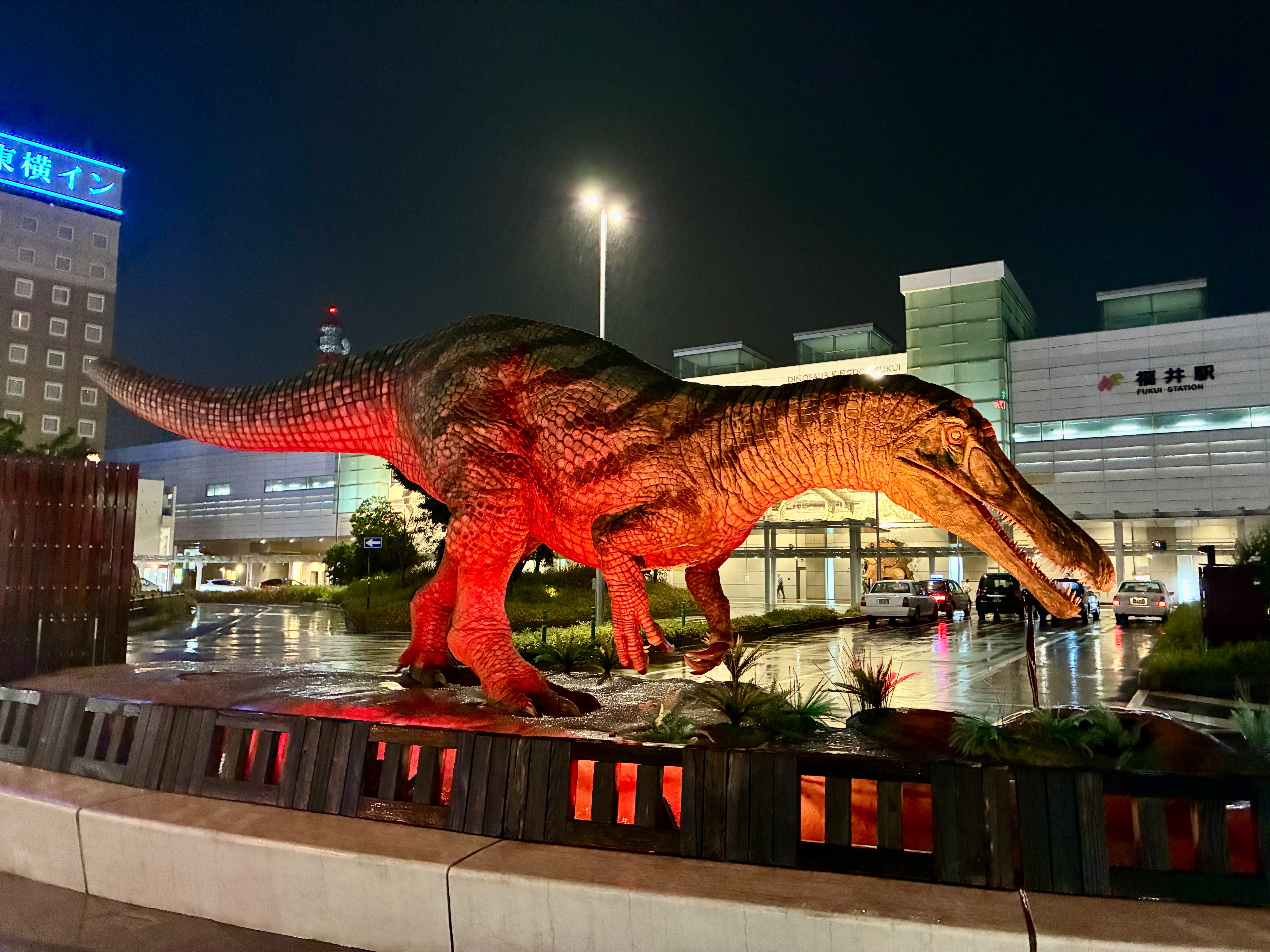 福井駅 西口恐竜広場 スコミムス ライトアップ