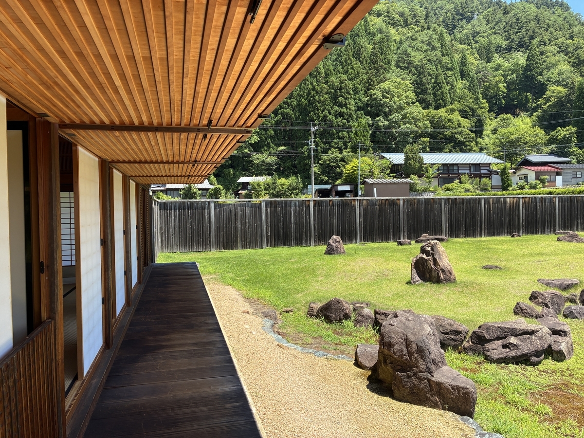 名勝 江馬氏館跡庭園 主人の居間と庭園