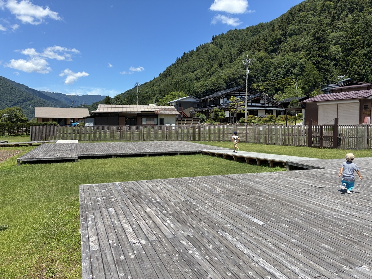 名勝 江馬氏館跡庭園 常御殿から対屋へ