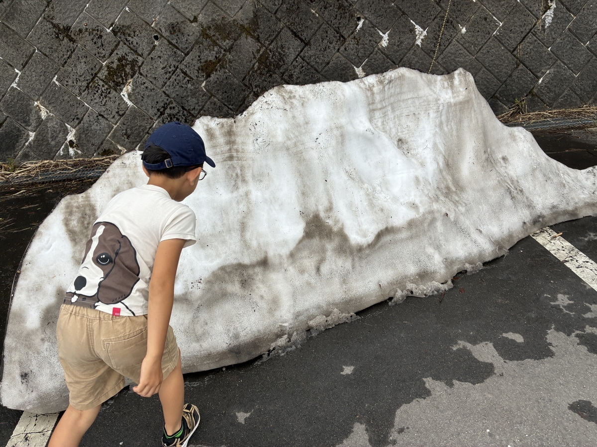 白山白川郷ホワイトロード 三方岩駐車場に残る雪