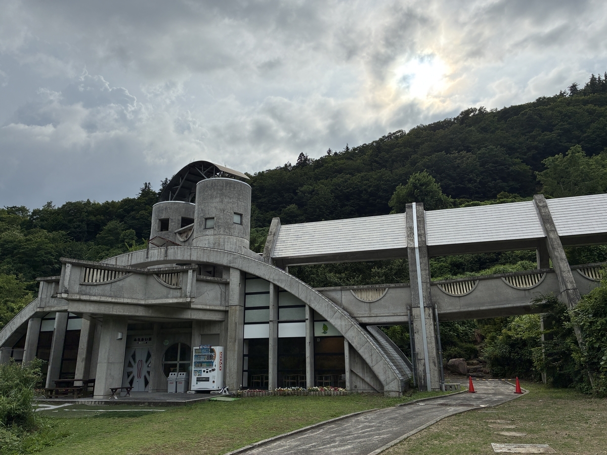 白山恐竜パーク白峰 ふれあい館 外観
