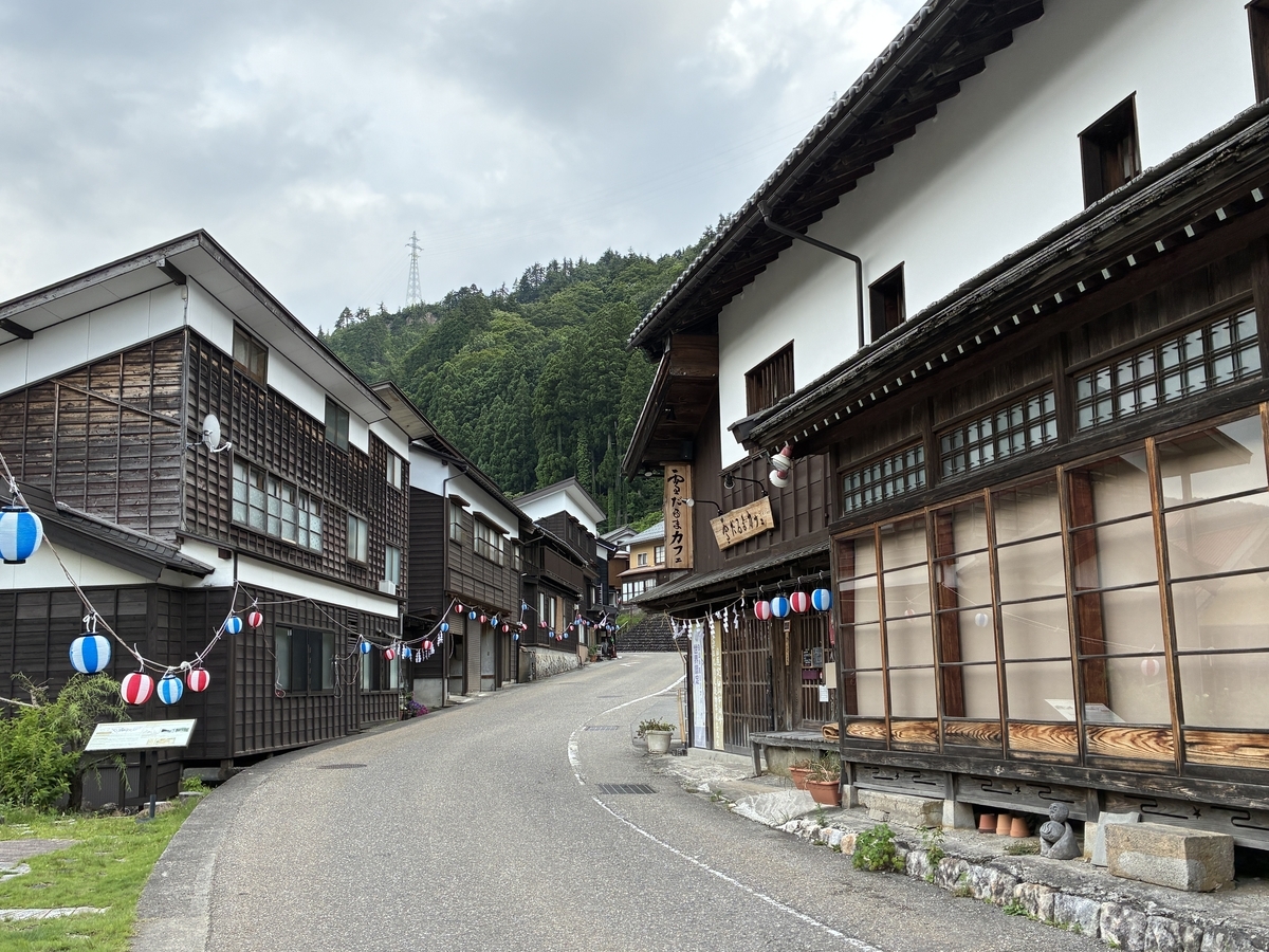 白峰 重要伝統的建造物群保存地区 雪だるまガーデン付近