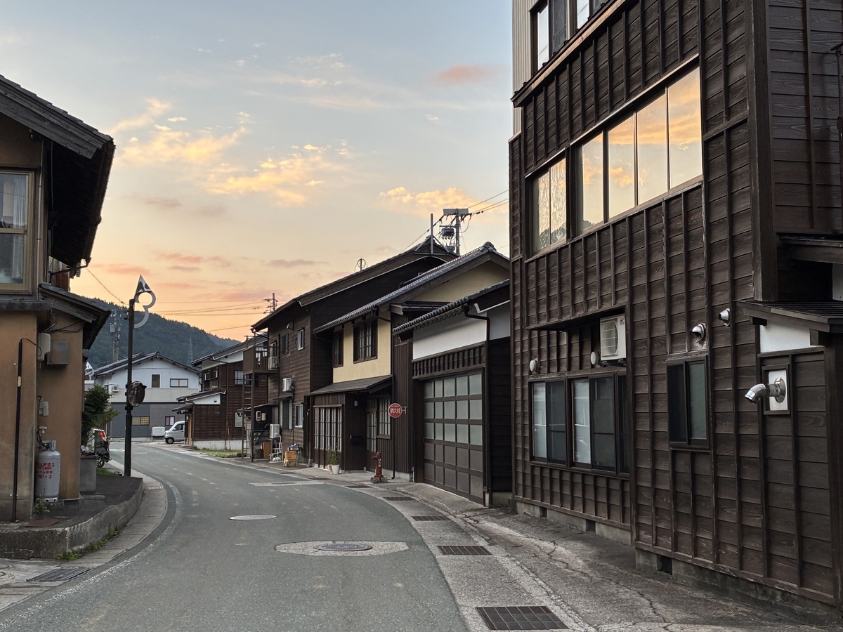 白峰 重要伝統的建造物群保存地区 暮れる町並み