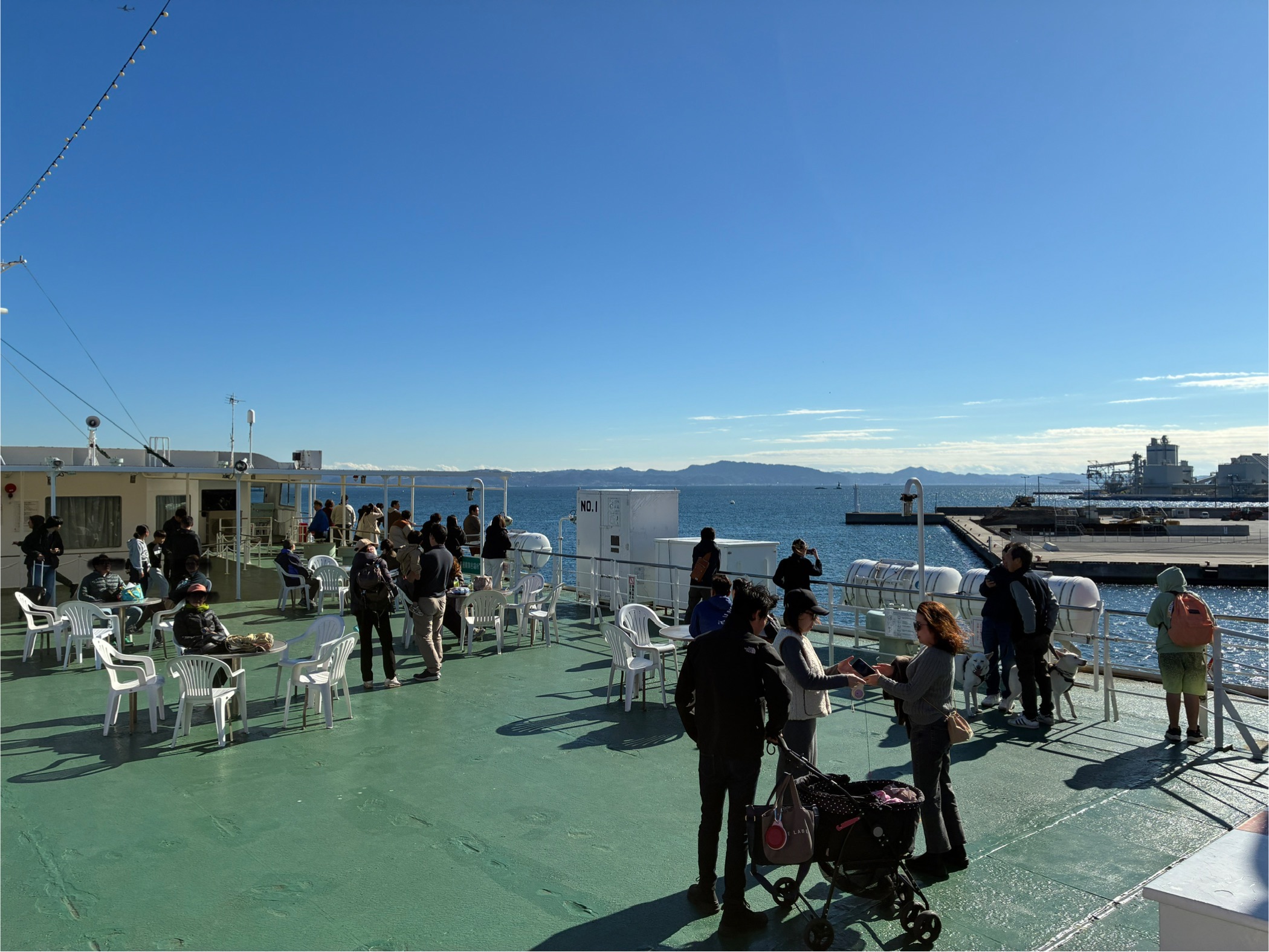 東京湾フェリー かなや丸 甲板デッキ