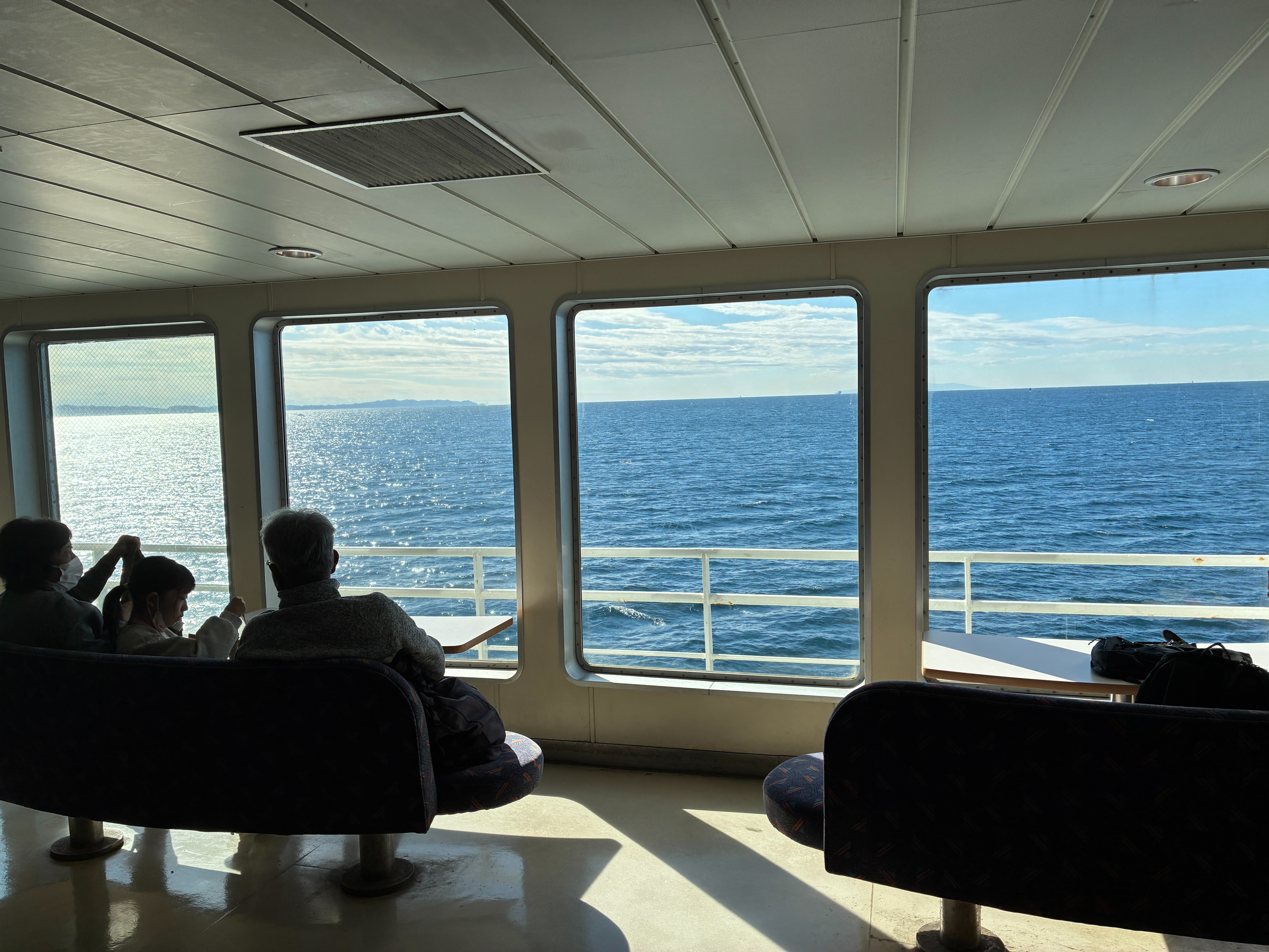 東京湾フェリー 客室 窓側座席