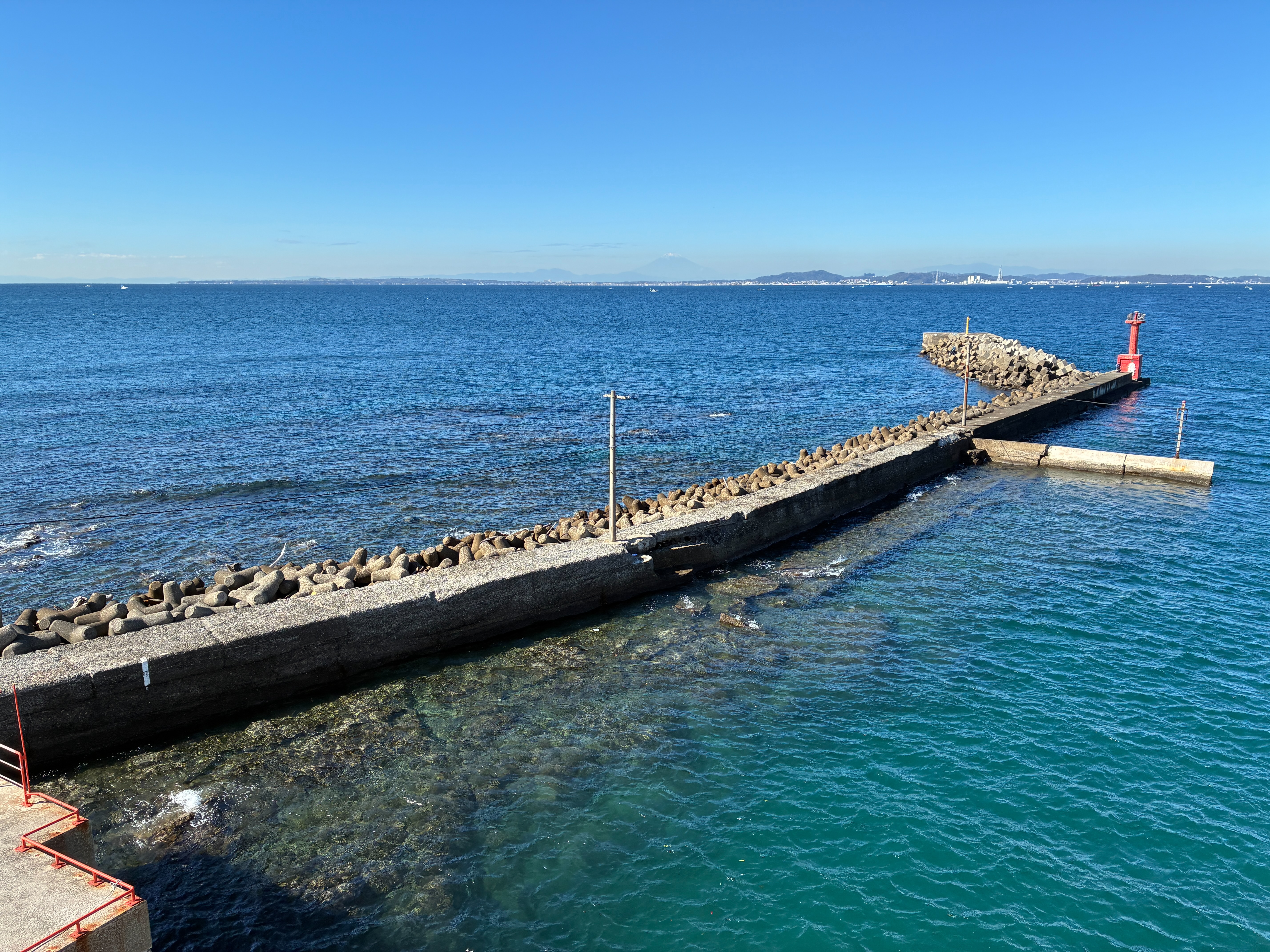 東京湾フェリー 浜金谷港防波堤灯台
