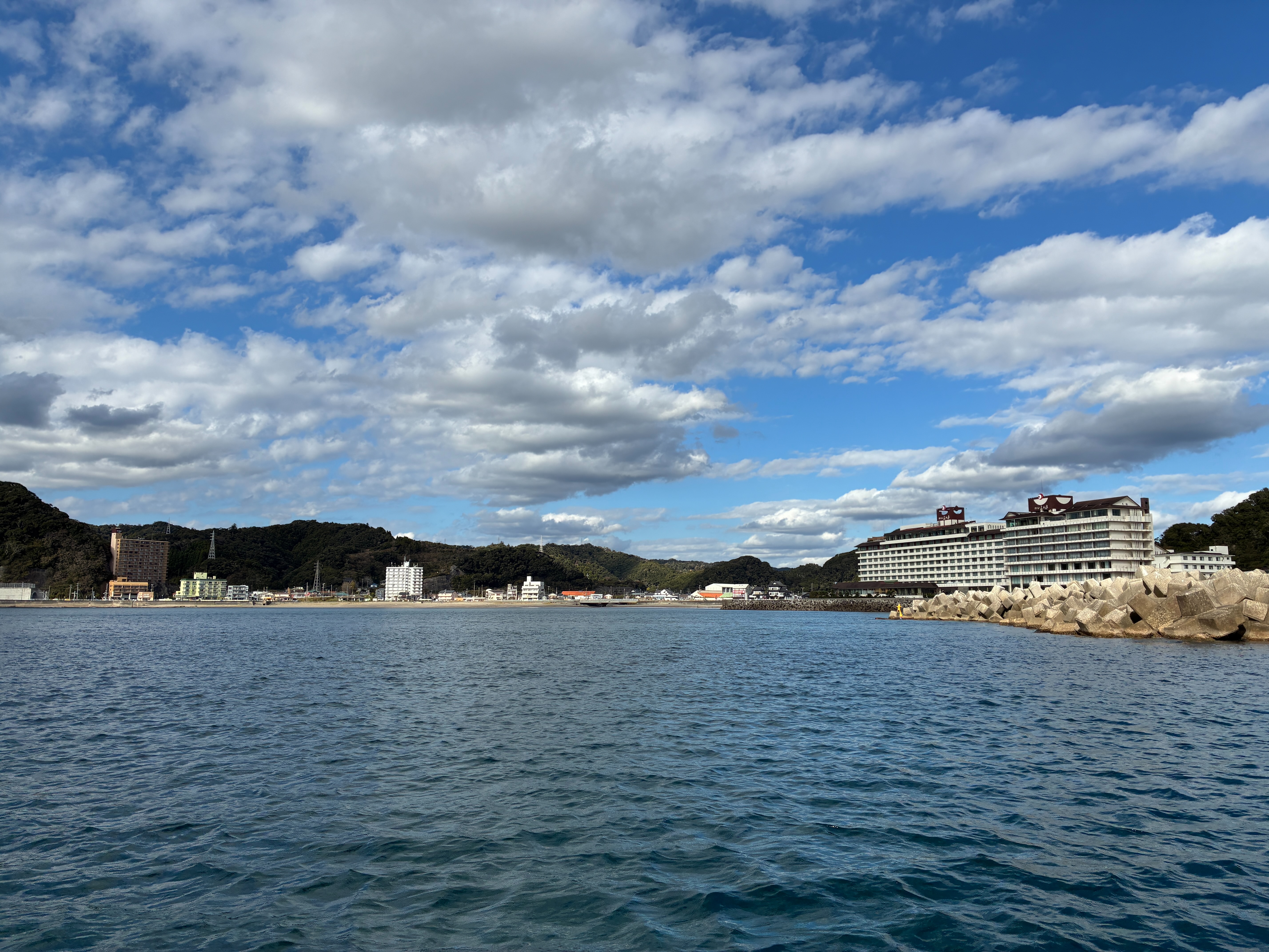 安房小湊 鯛の浦遊覧船から小湊漁港を眺める