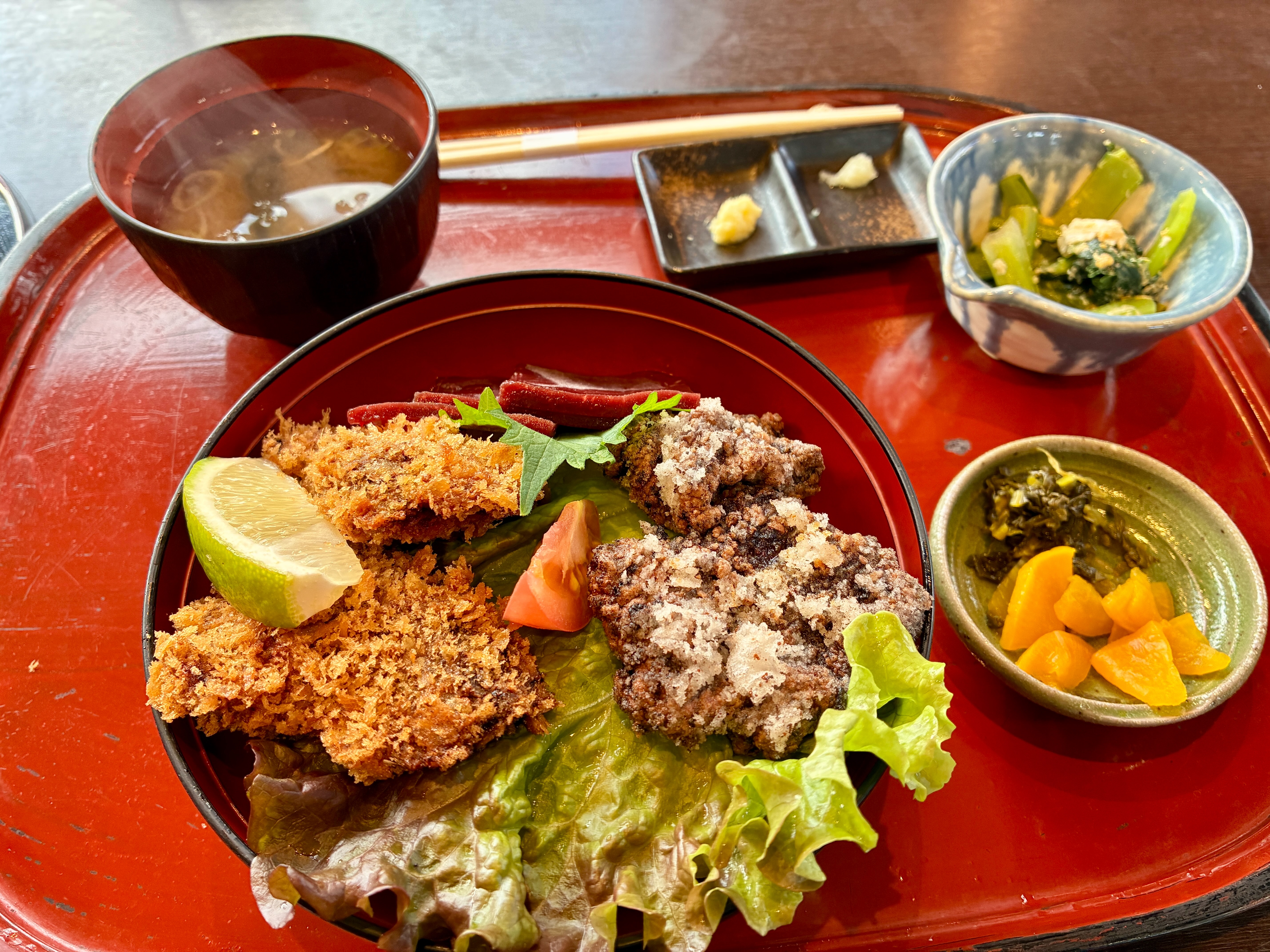 道の駅 和田浦WA・O レストランわだい処 特製くじら丼