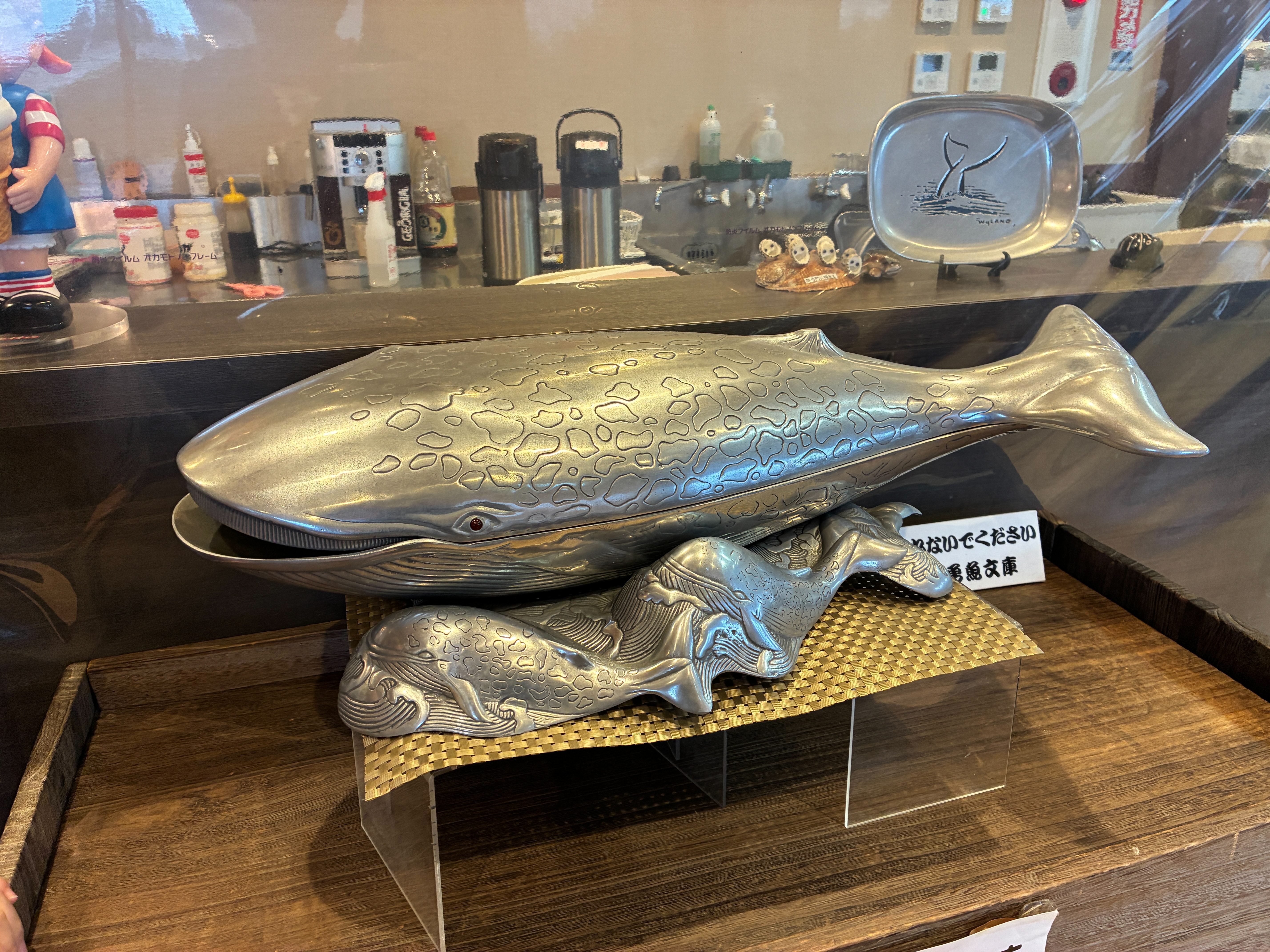 道の駅 和田浦WA・O レストランわだい処 和田浜 クジラの置物