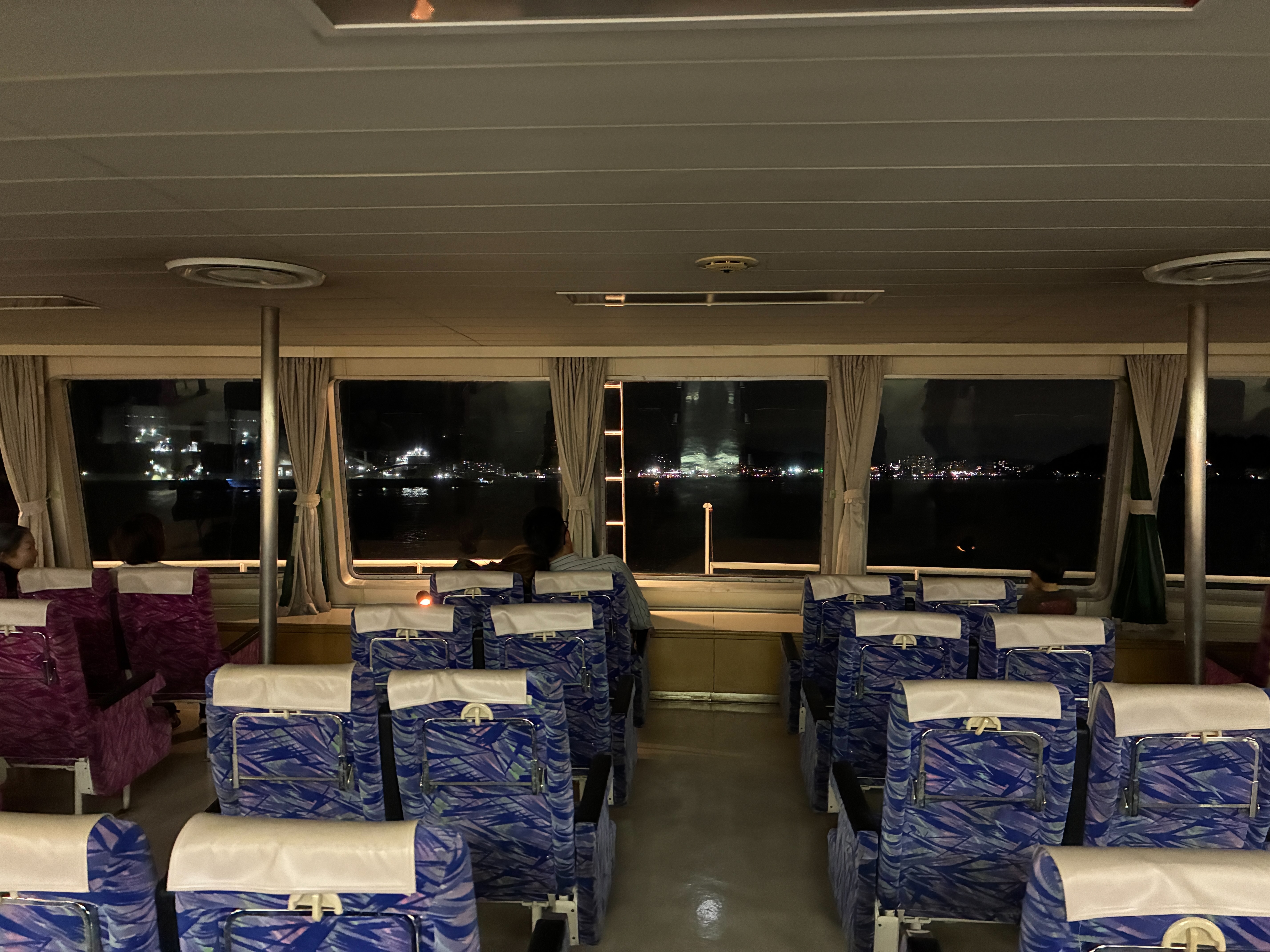 東京湾フェリー 船内 先頭座席から眺める海