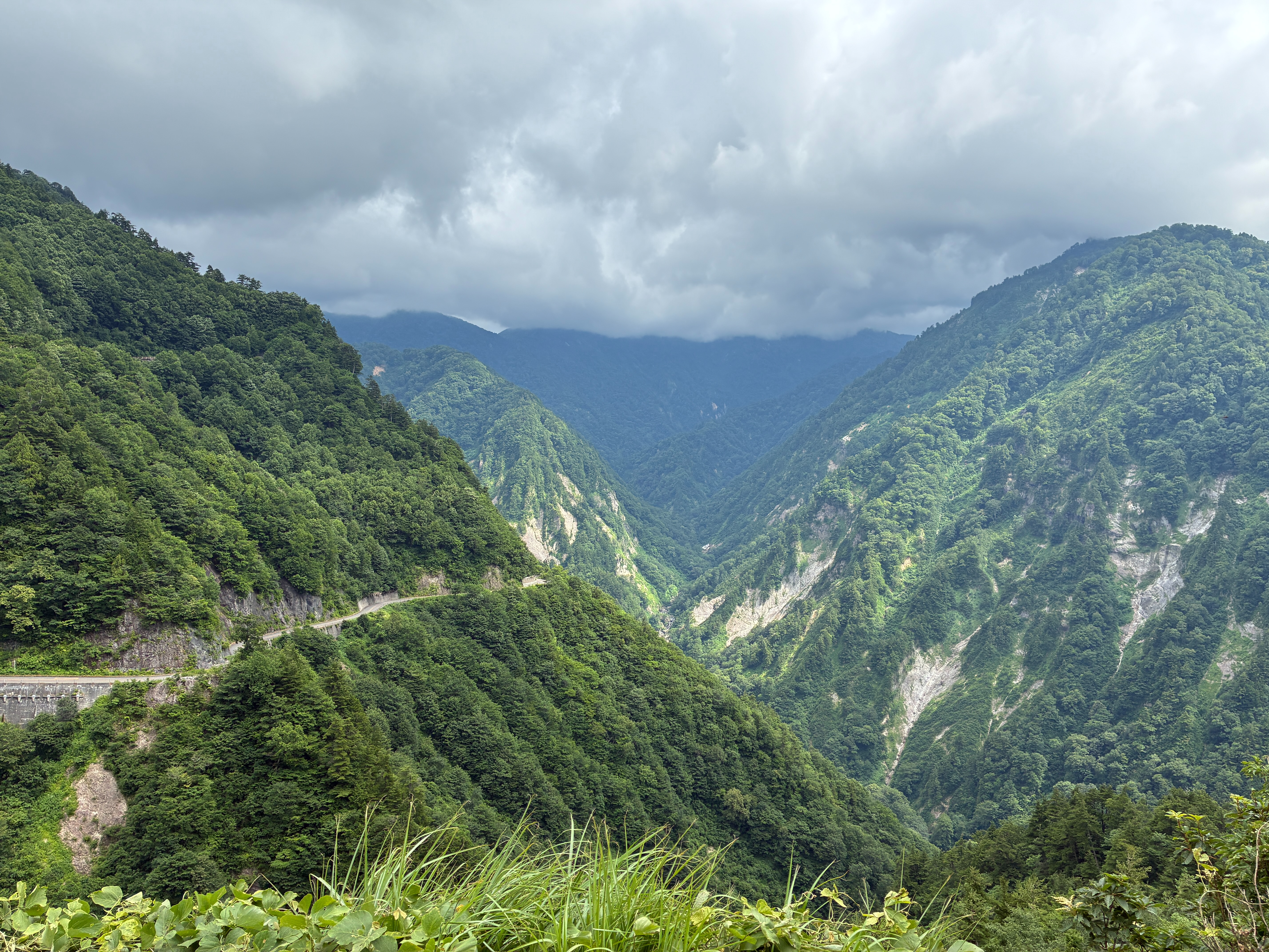 白山白川郷ホワイトロード 国見展望台 白山を望む