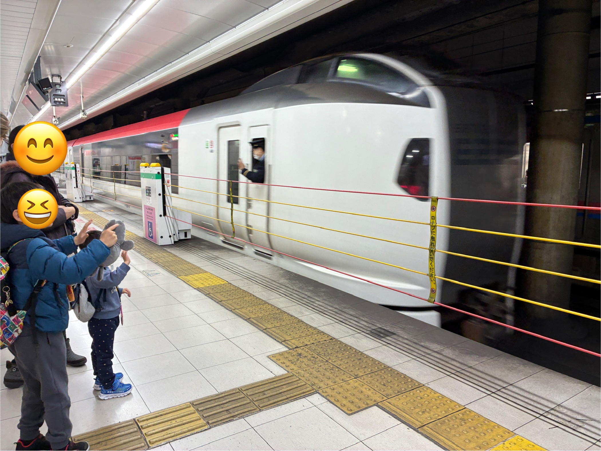 成田空港第二ビル 成田エクスプレス車掌さん手を振ってくれた。