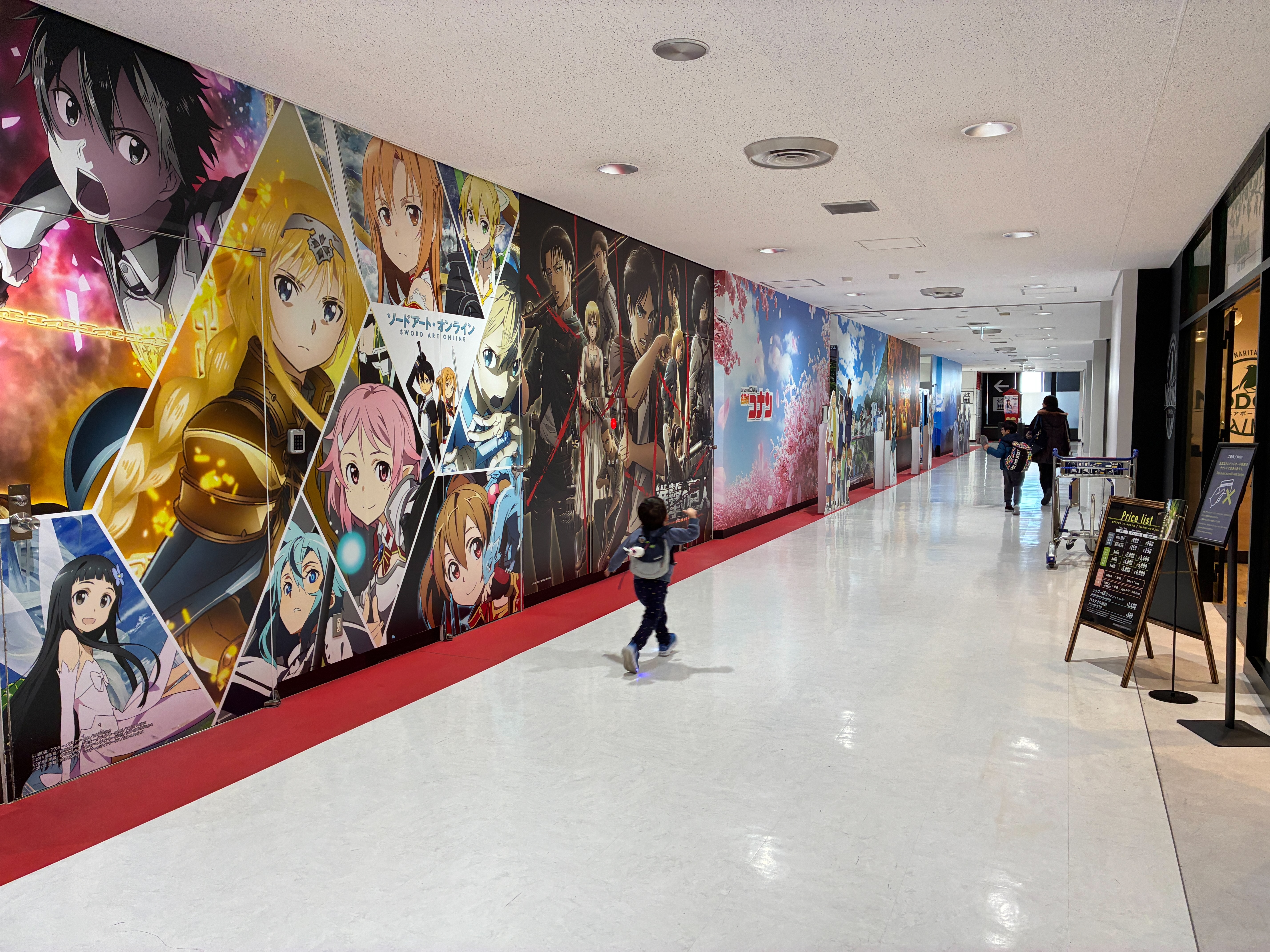 成田空港第2ターミナル 全長60mにおよぶ成田アニメロード