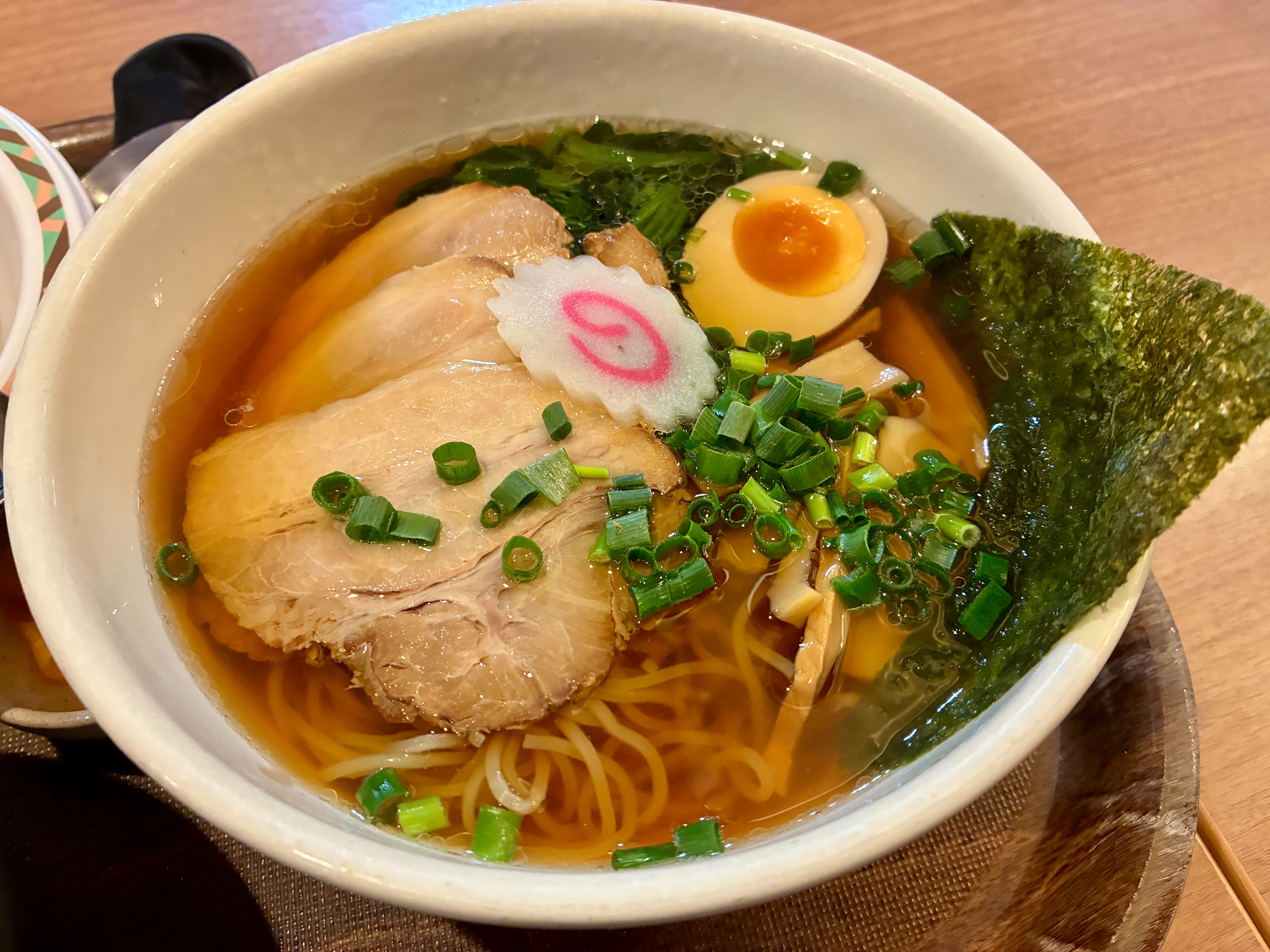 成田空港第2ターミナル エヌズコート こく旨醤油ラーメン