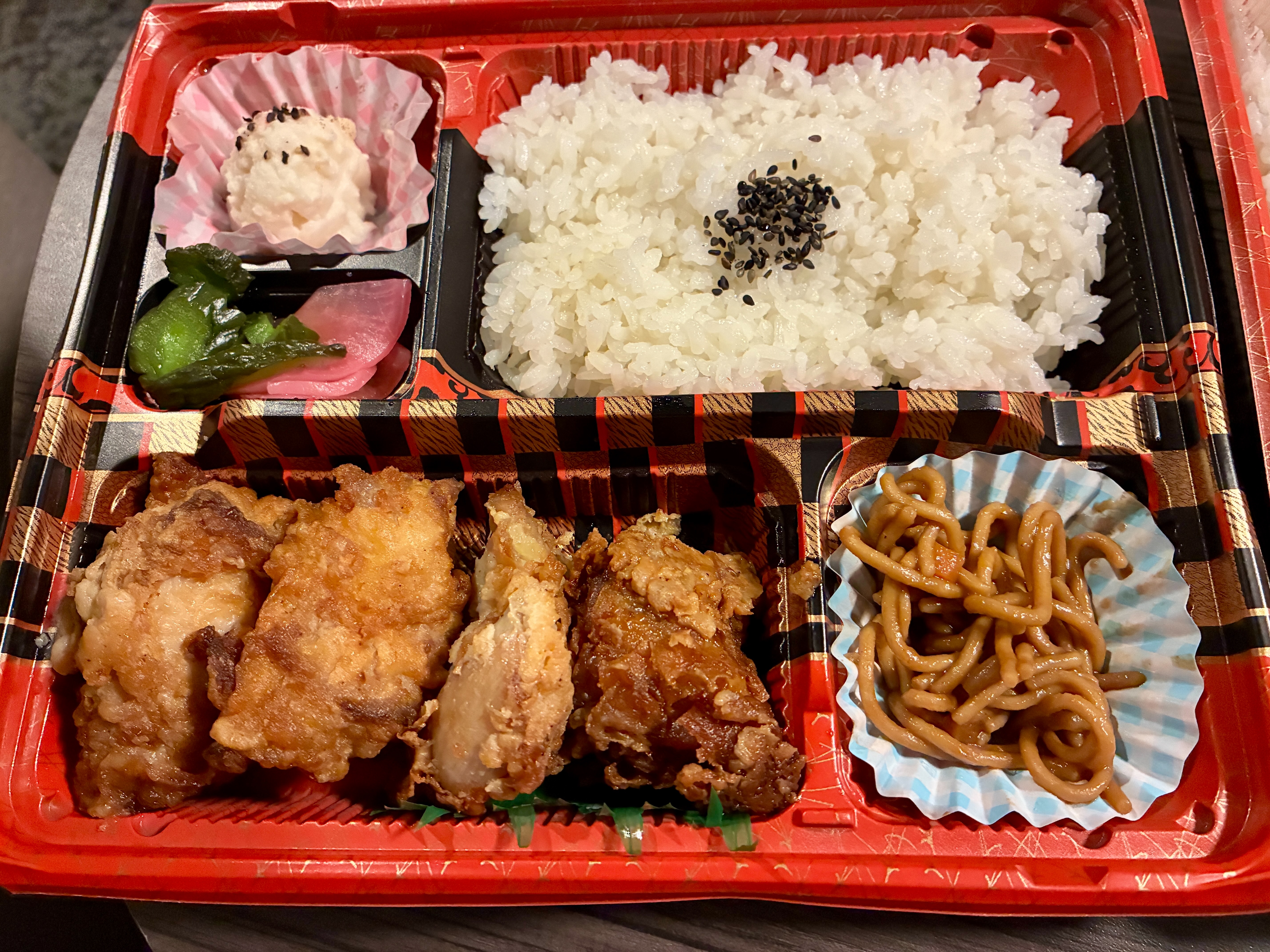 成田空港第2ターミナル まきば 飛騨九兵衛 特製！若鶏の塩唐揚げ弁当