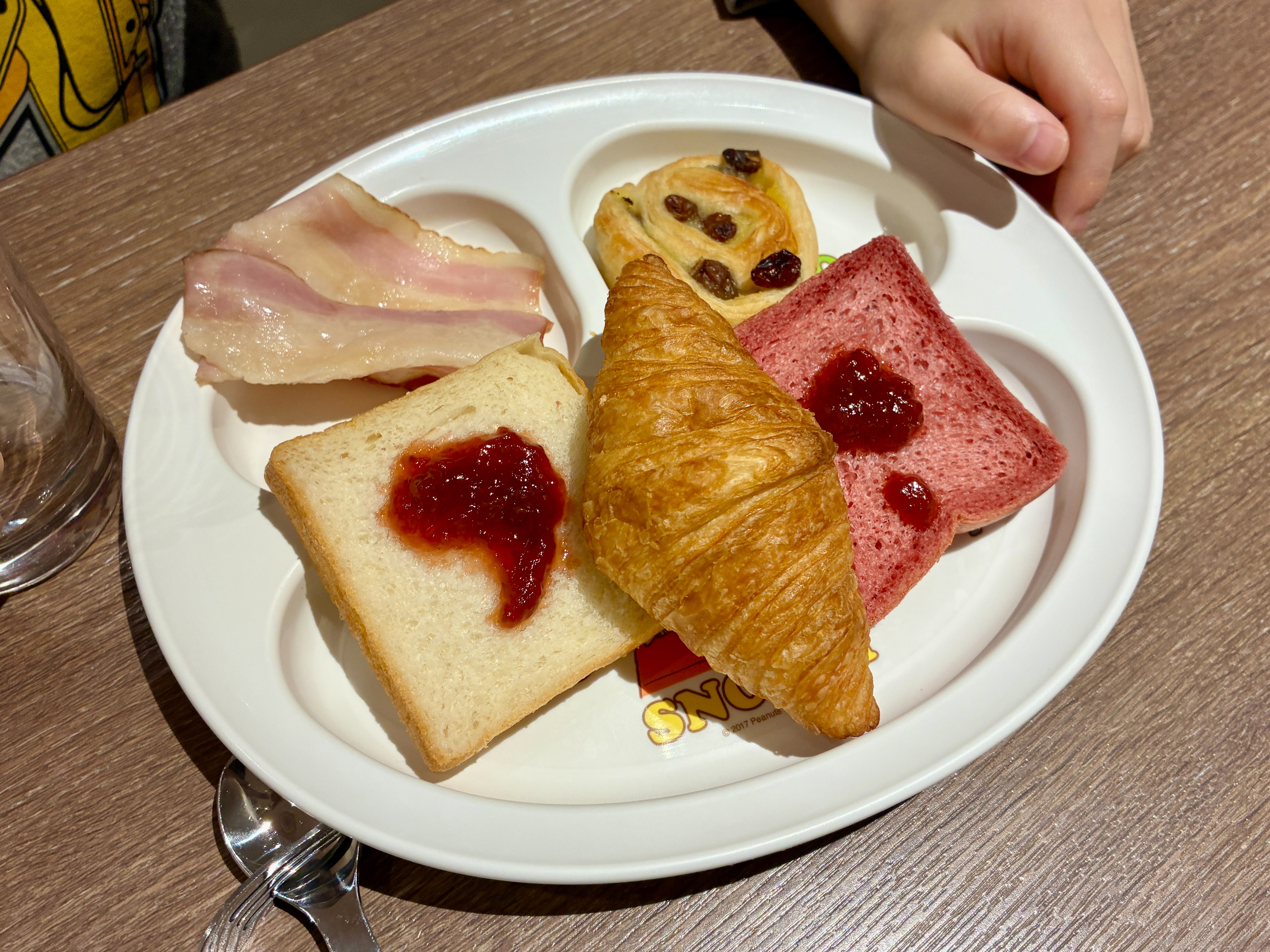 アートホテル成田 朝食ブッフェ パン ベーコン