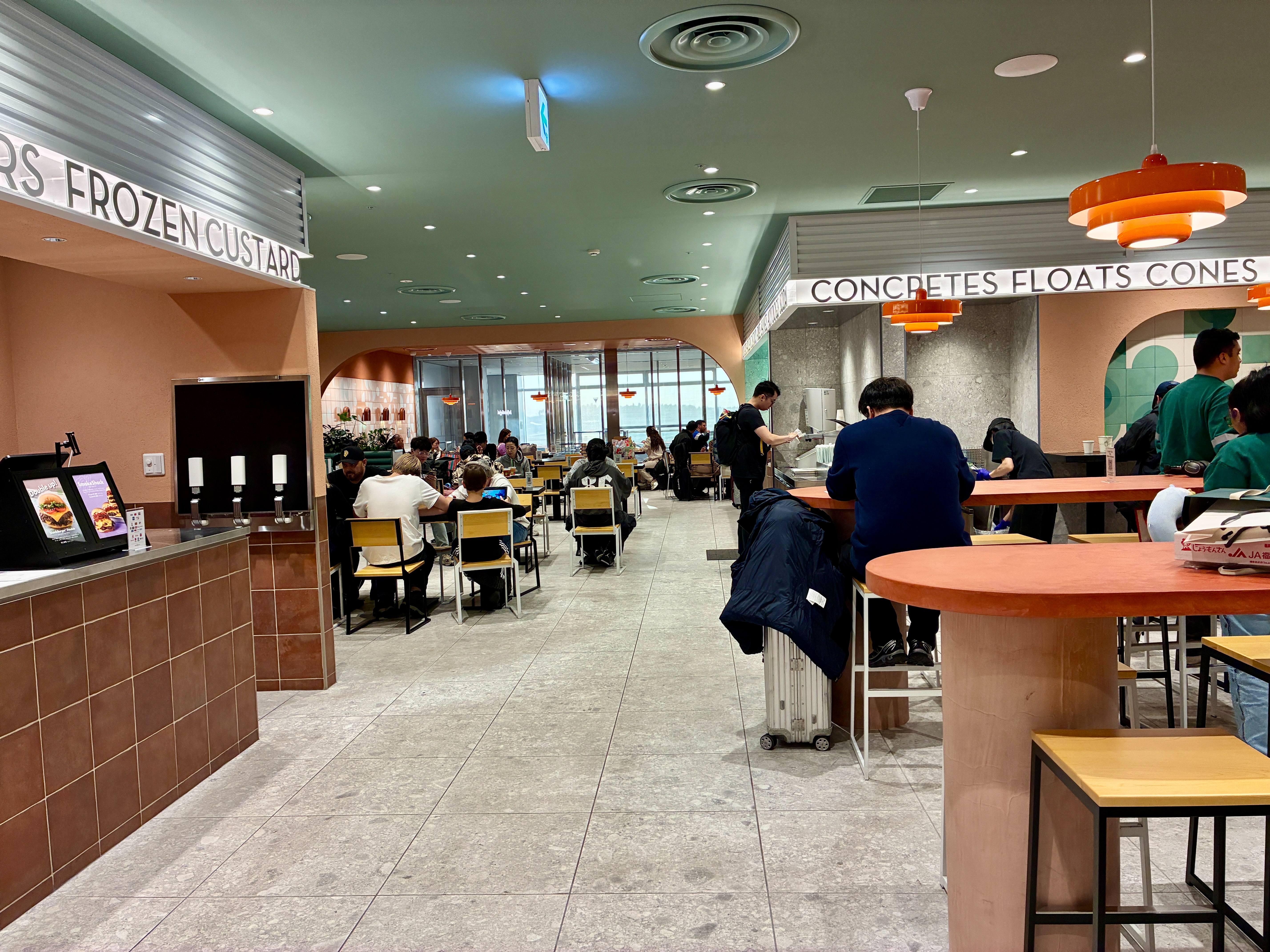 シェイクシャック 成田国際空港第１ターミナル 店内の様子