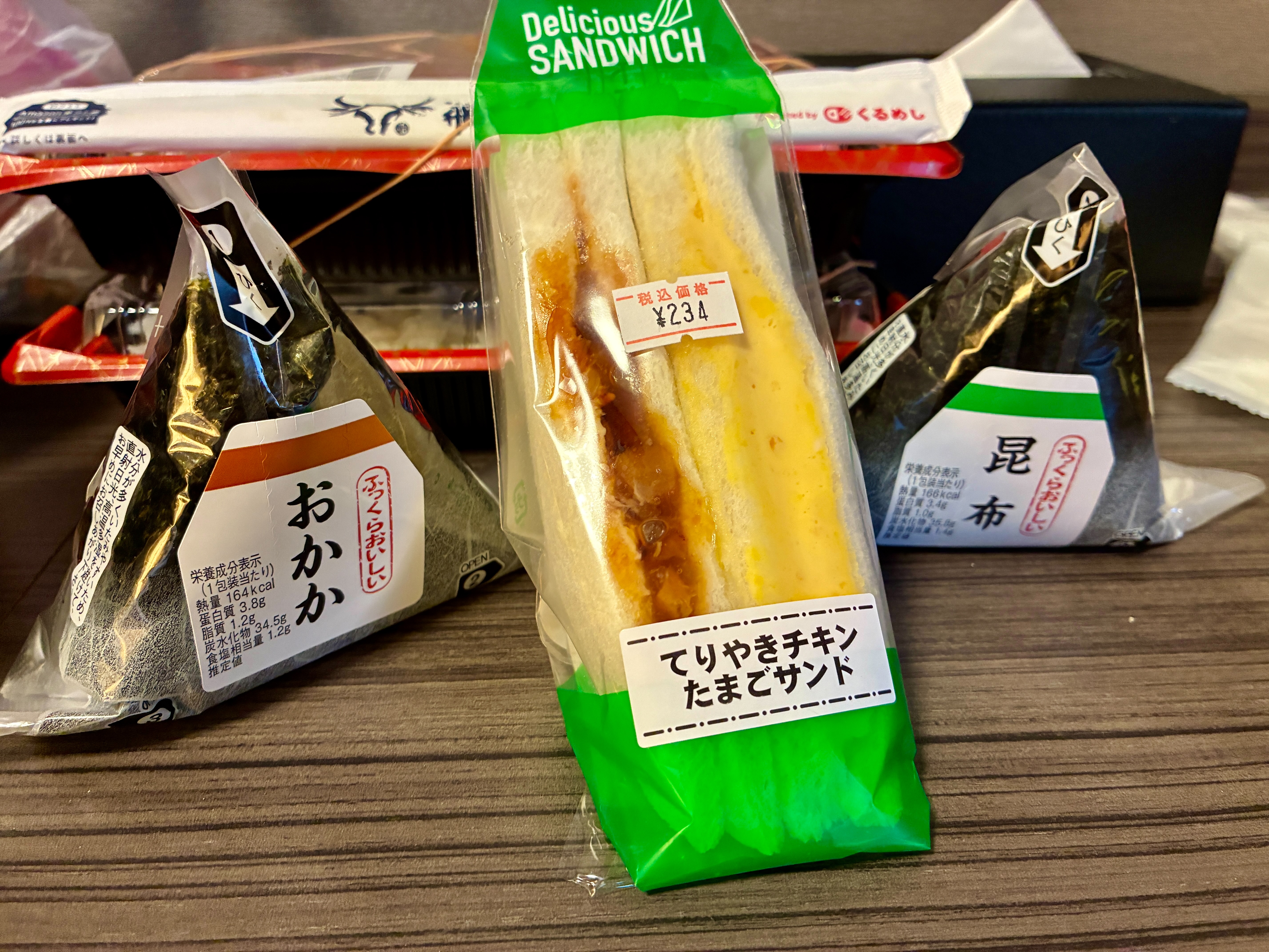 成田空港第2ターミナル まきば サンドウィッチ おにぎり