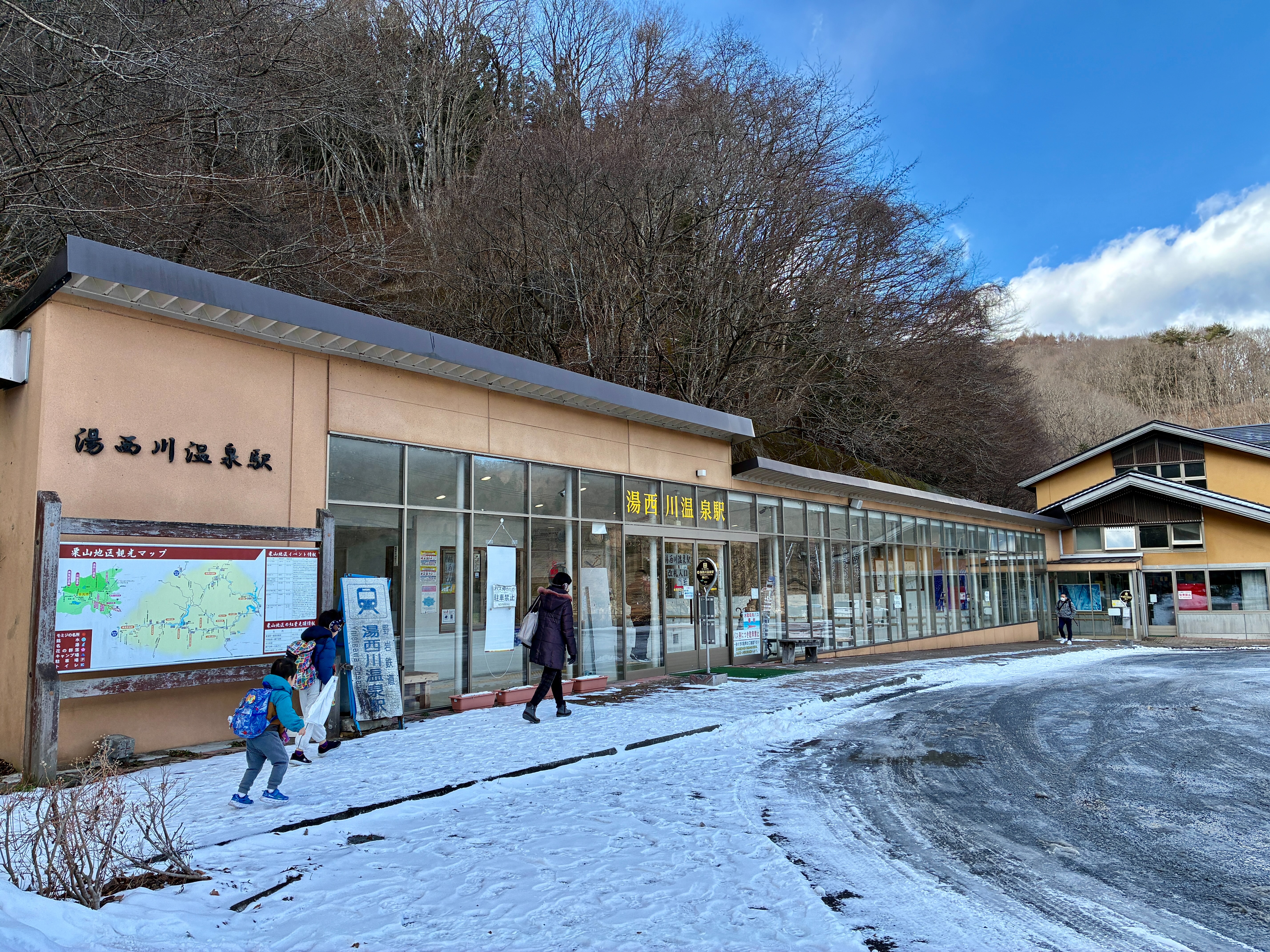 湯西川温泉駅 全景