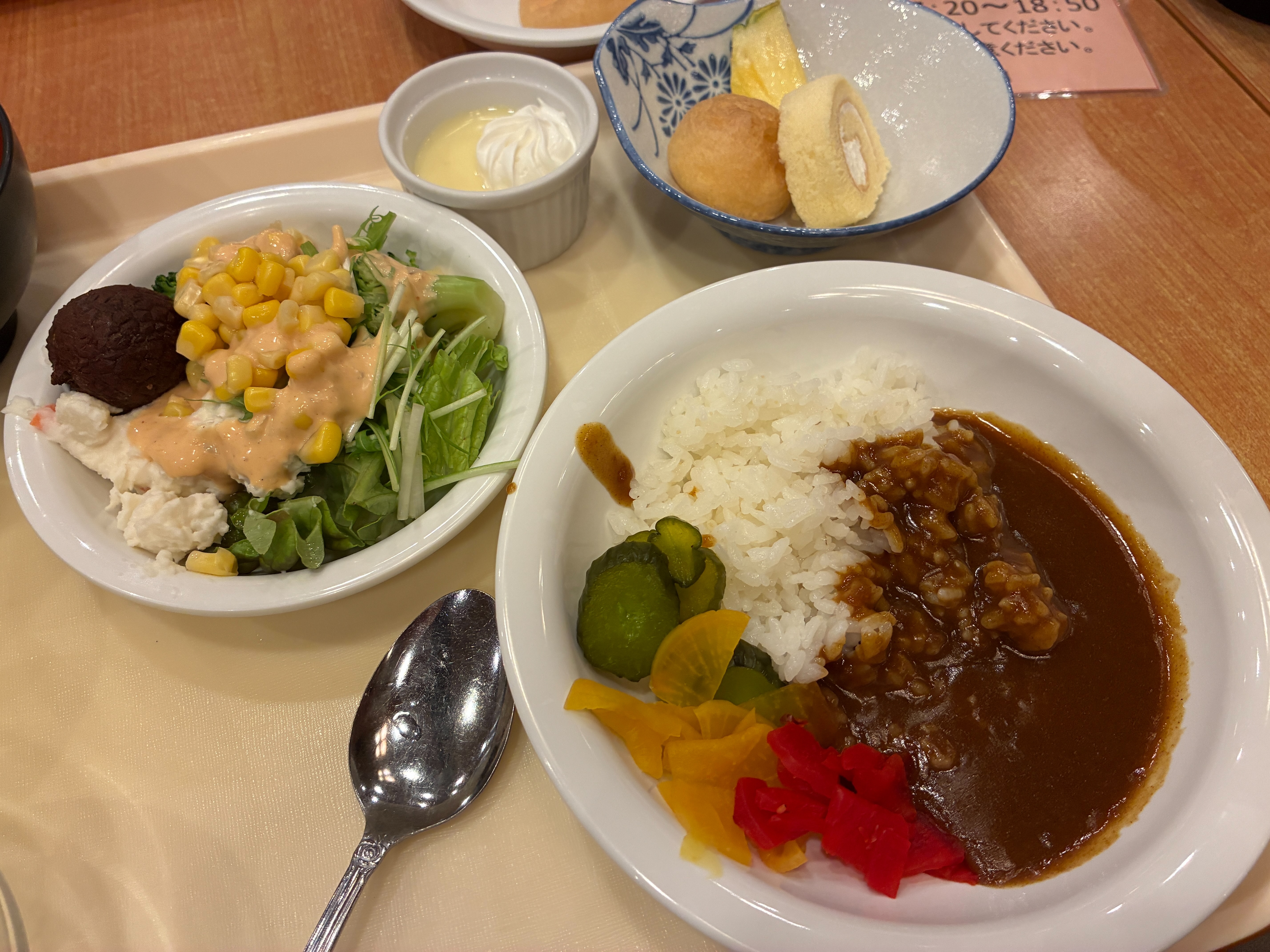 ホテル湯西川 夕食バイキング カレーやサラダ、デザートも