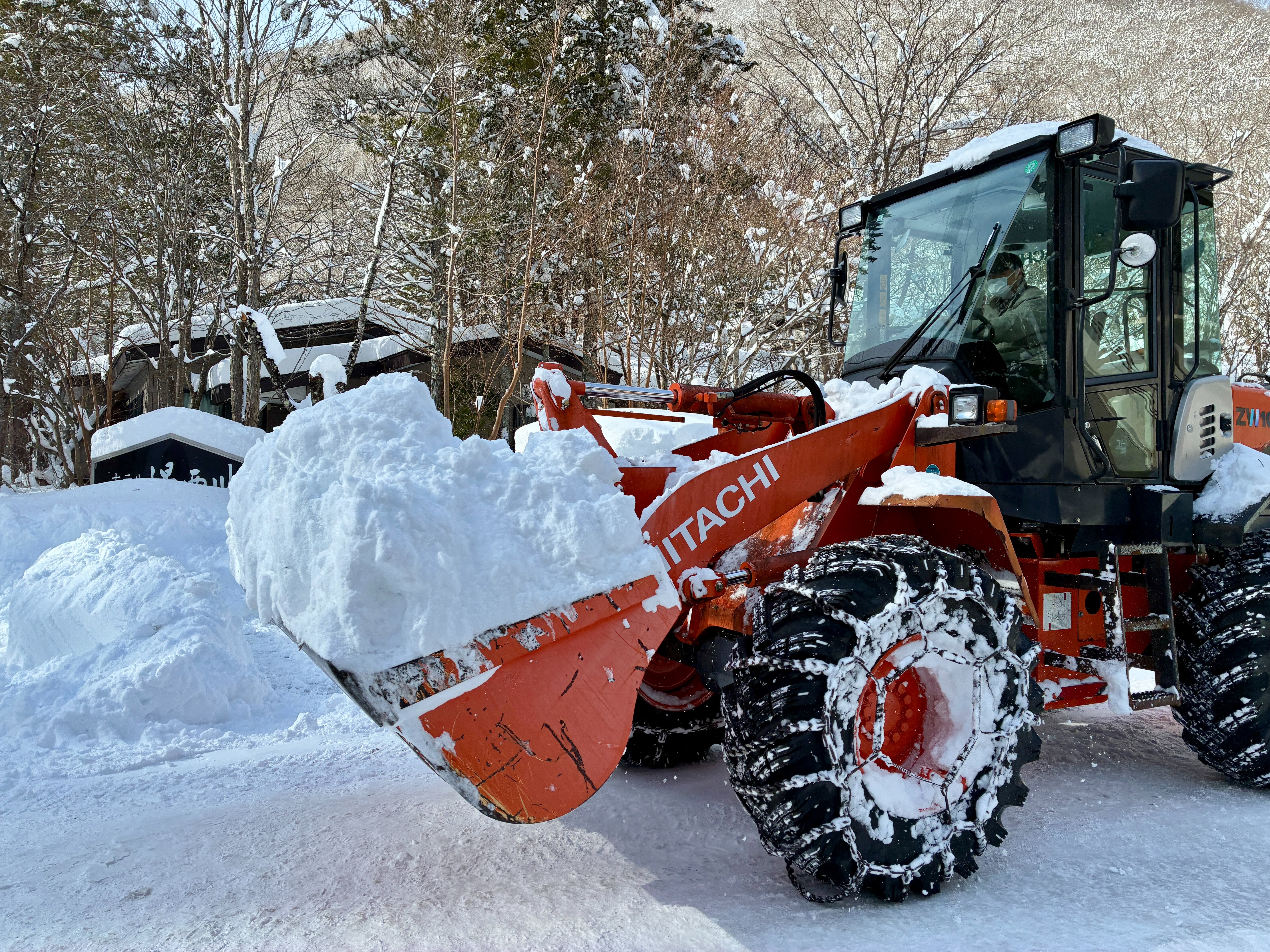 ホテル湯西川 除雪車 ホイールローダー