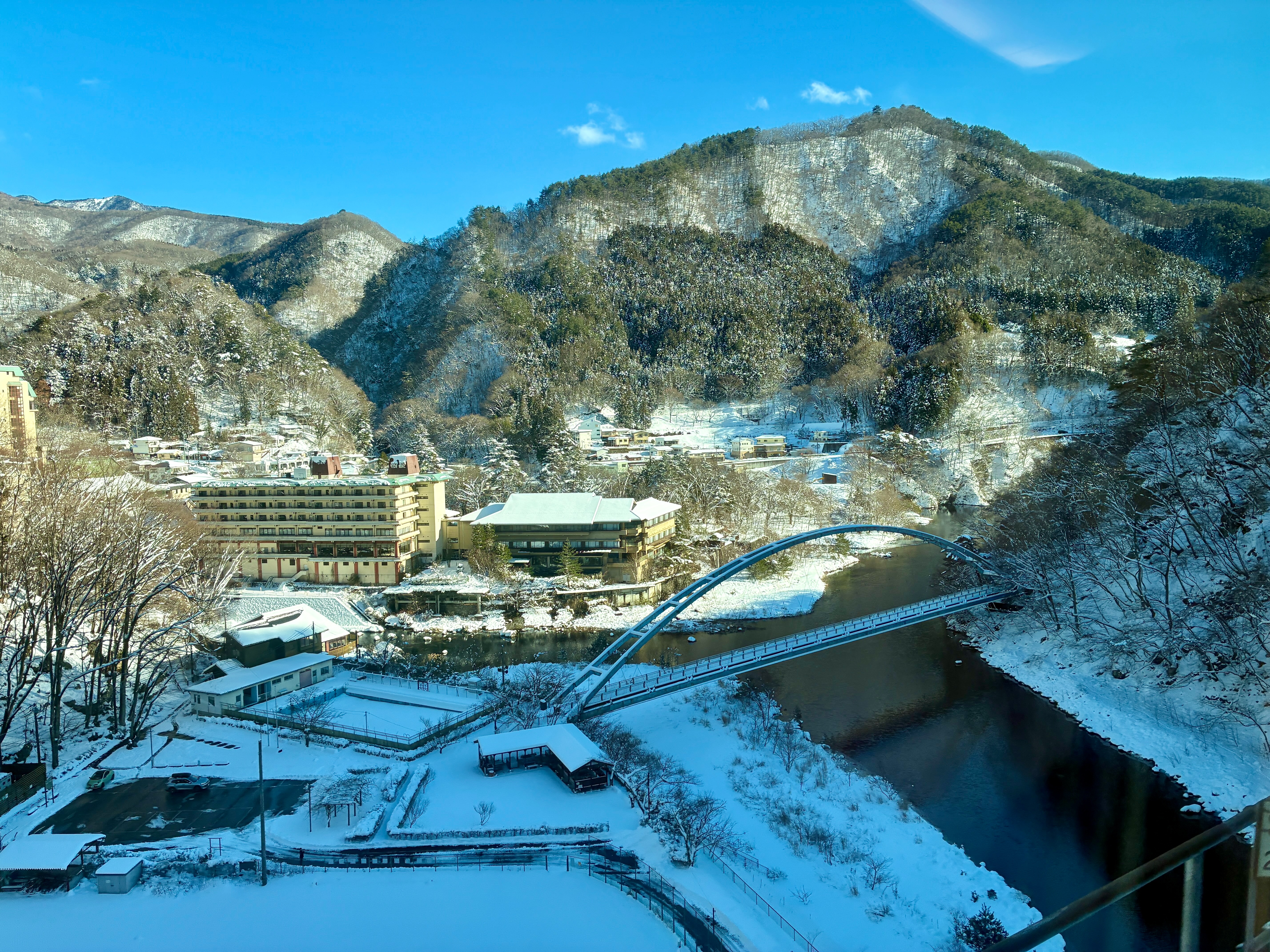 野岩鉄道から川治温泉付近の眺め