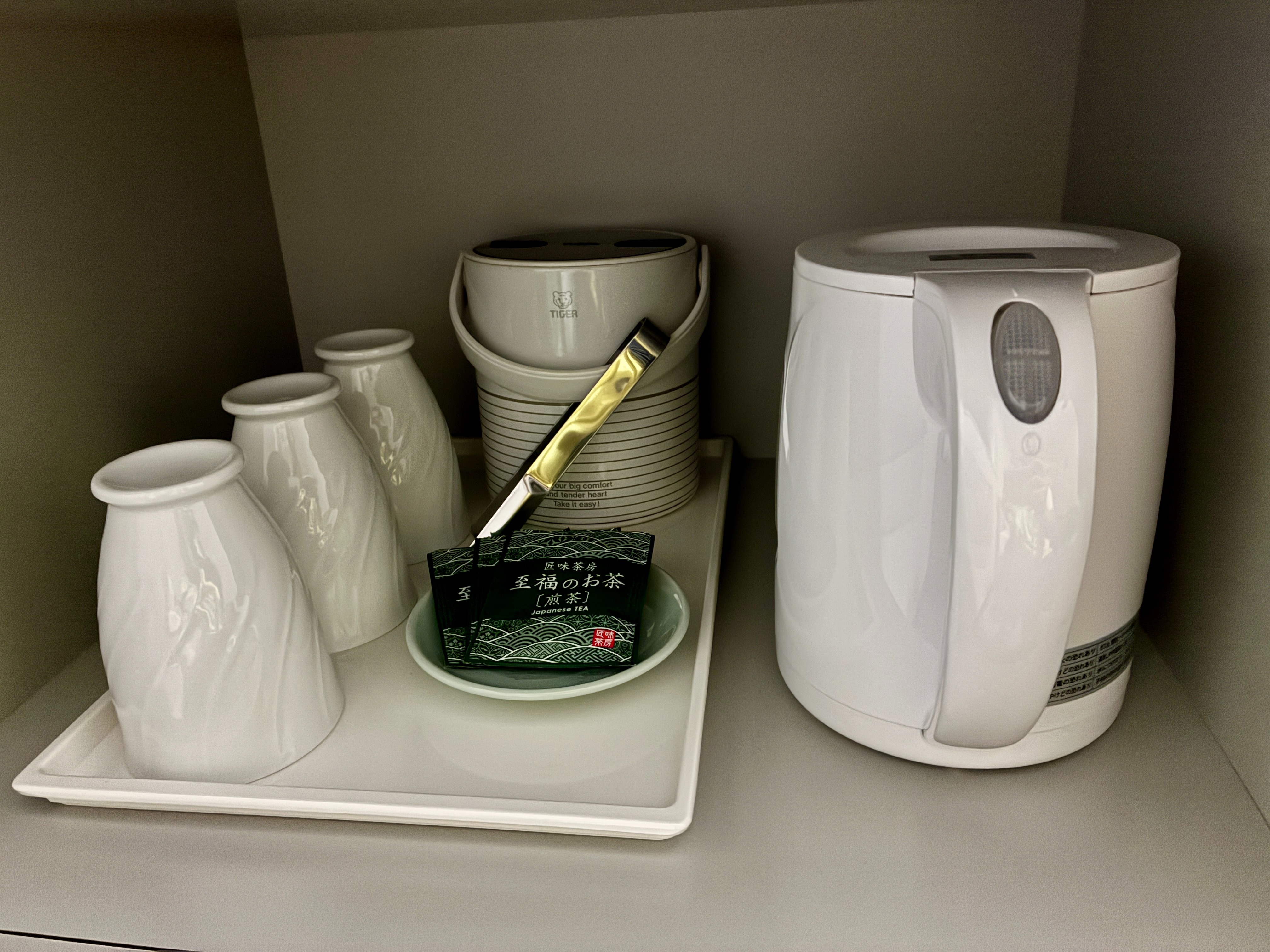 ホテルエアポート小松 部屋設備 お茶セット