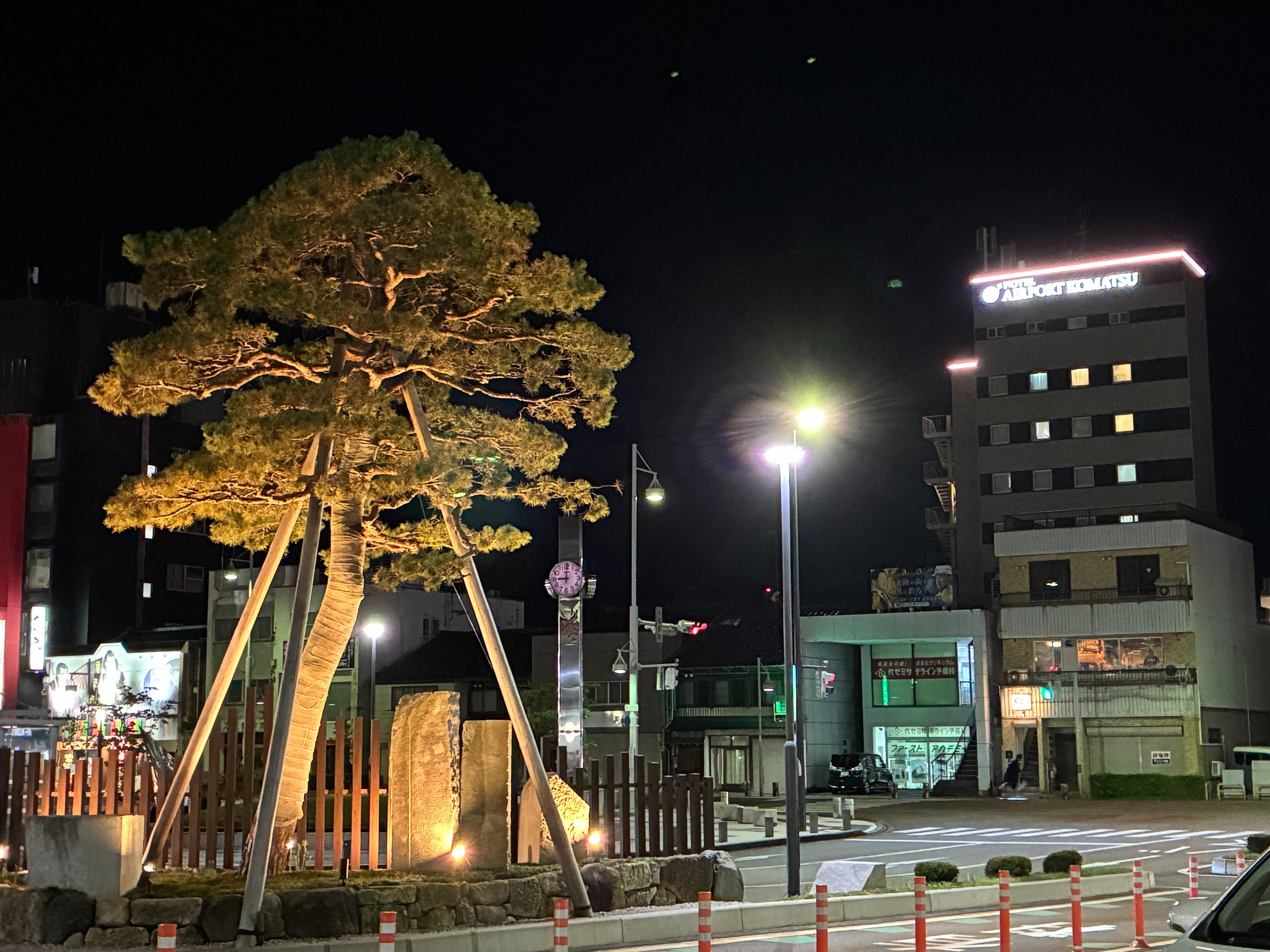小松駅西口広場からホテルエアポート小松 夜景