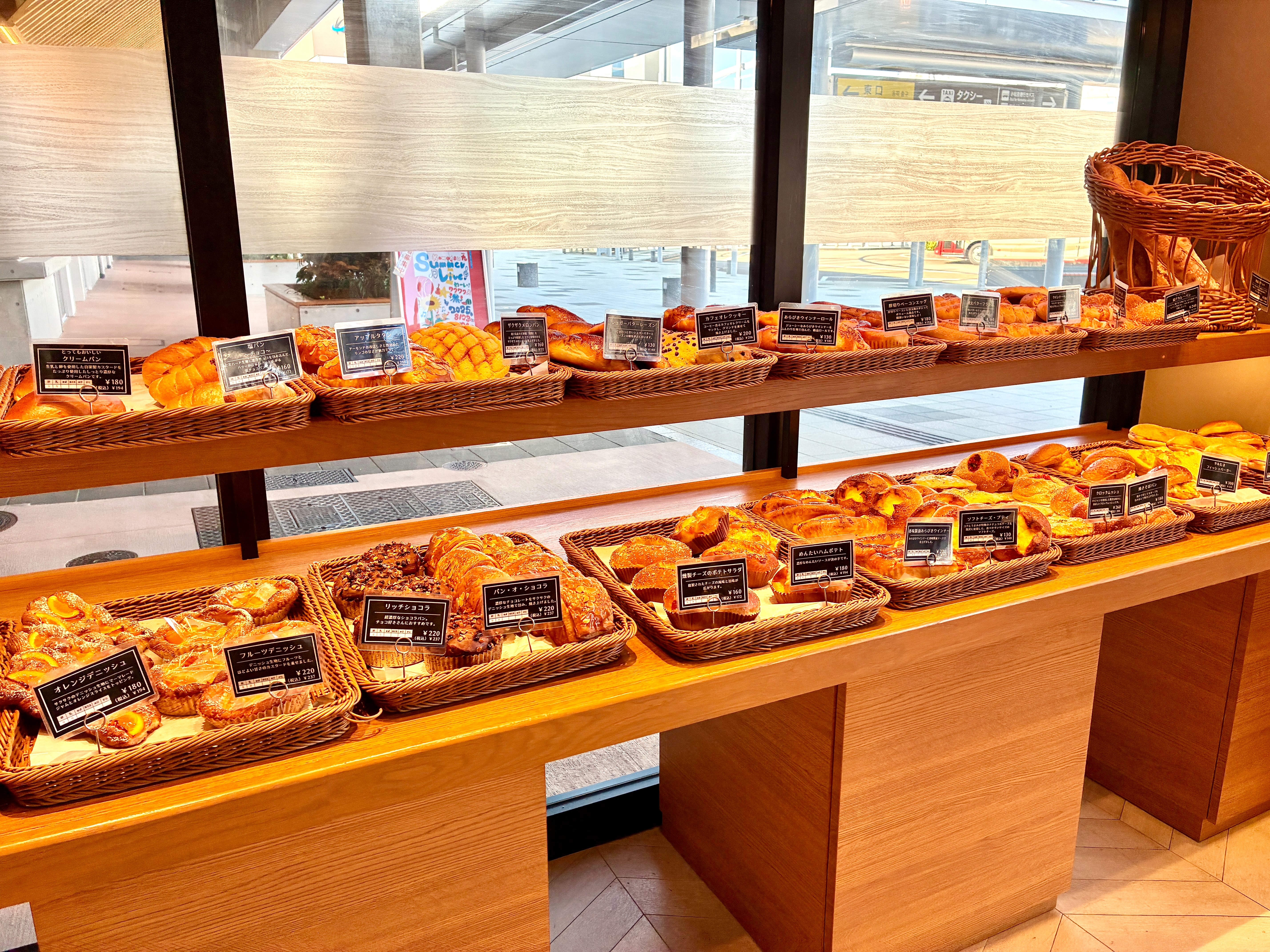 Bikke小松駅店 内装 パン