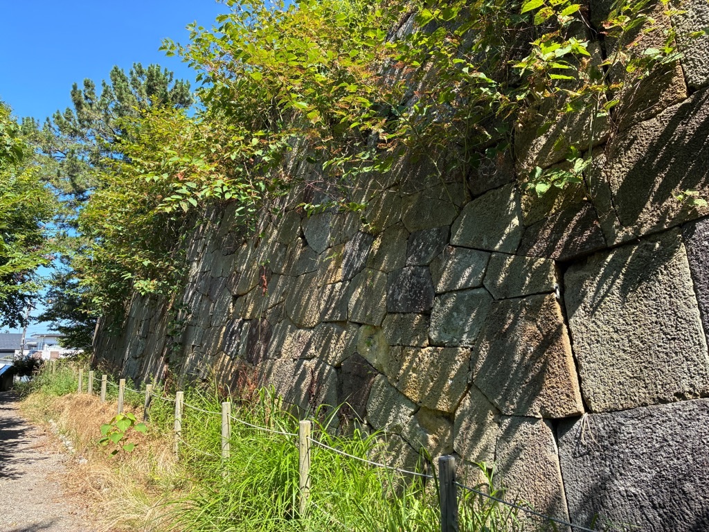 小松城本丸櫓台石垣 乱積
