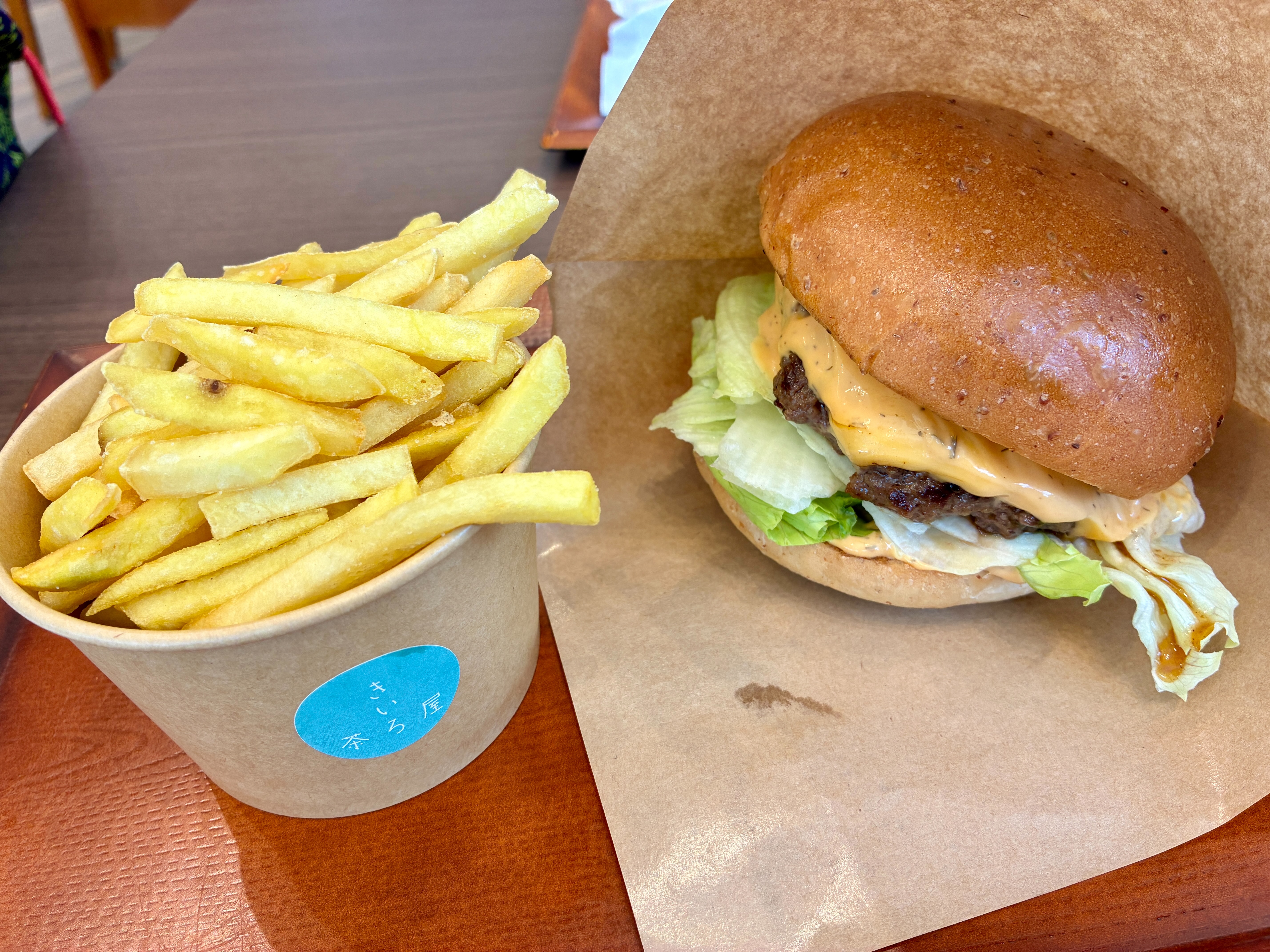 道の駅 めぐみ白山 きいろ茶屋 チーズバーガー ポテトM 1,180円