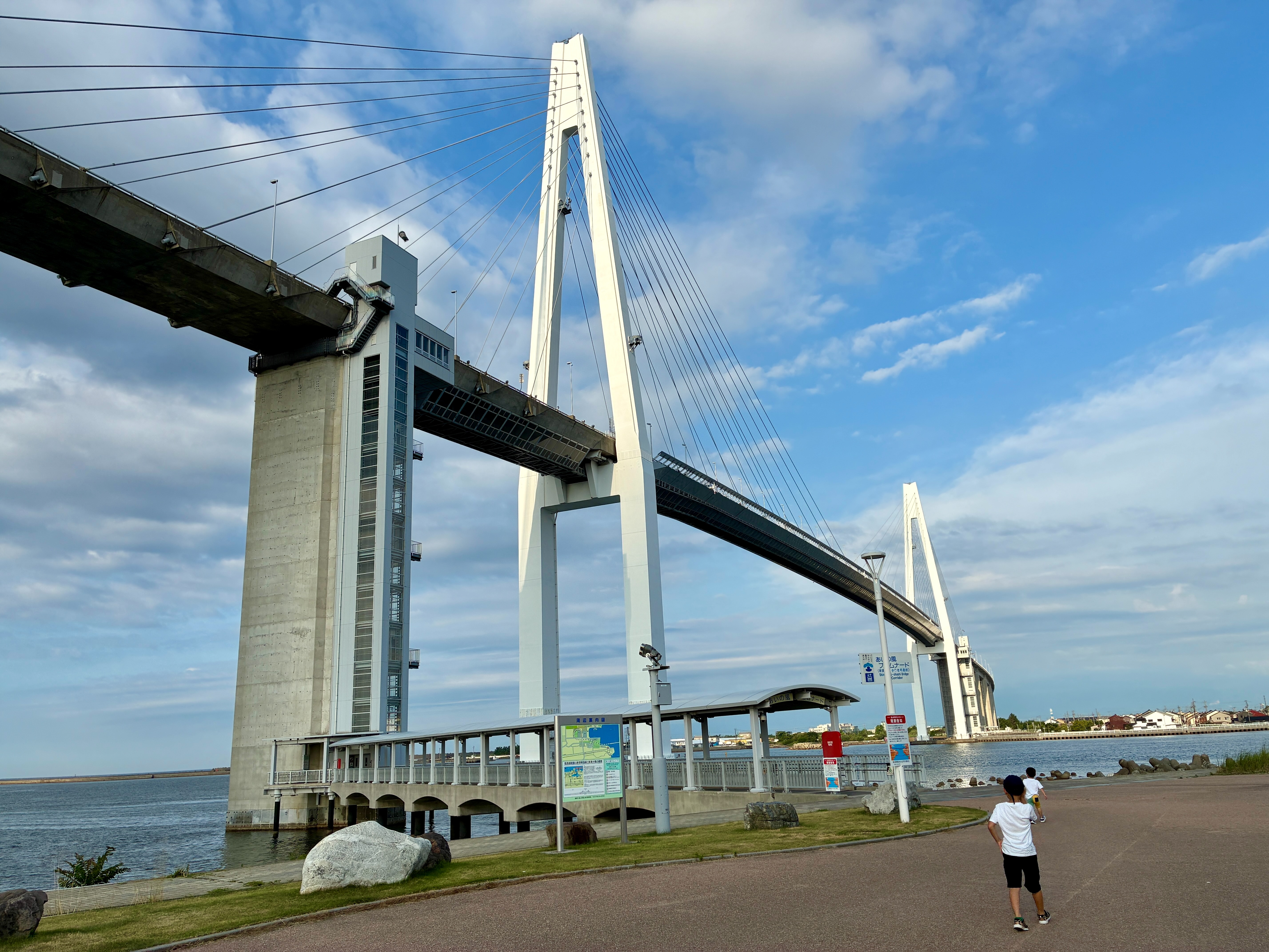 あいの風プロムナード 新湊大橋