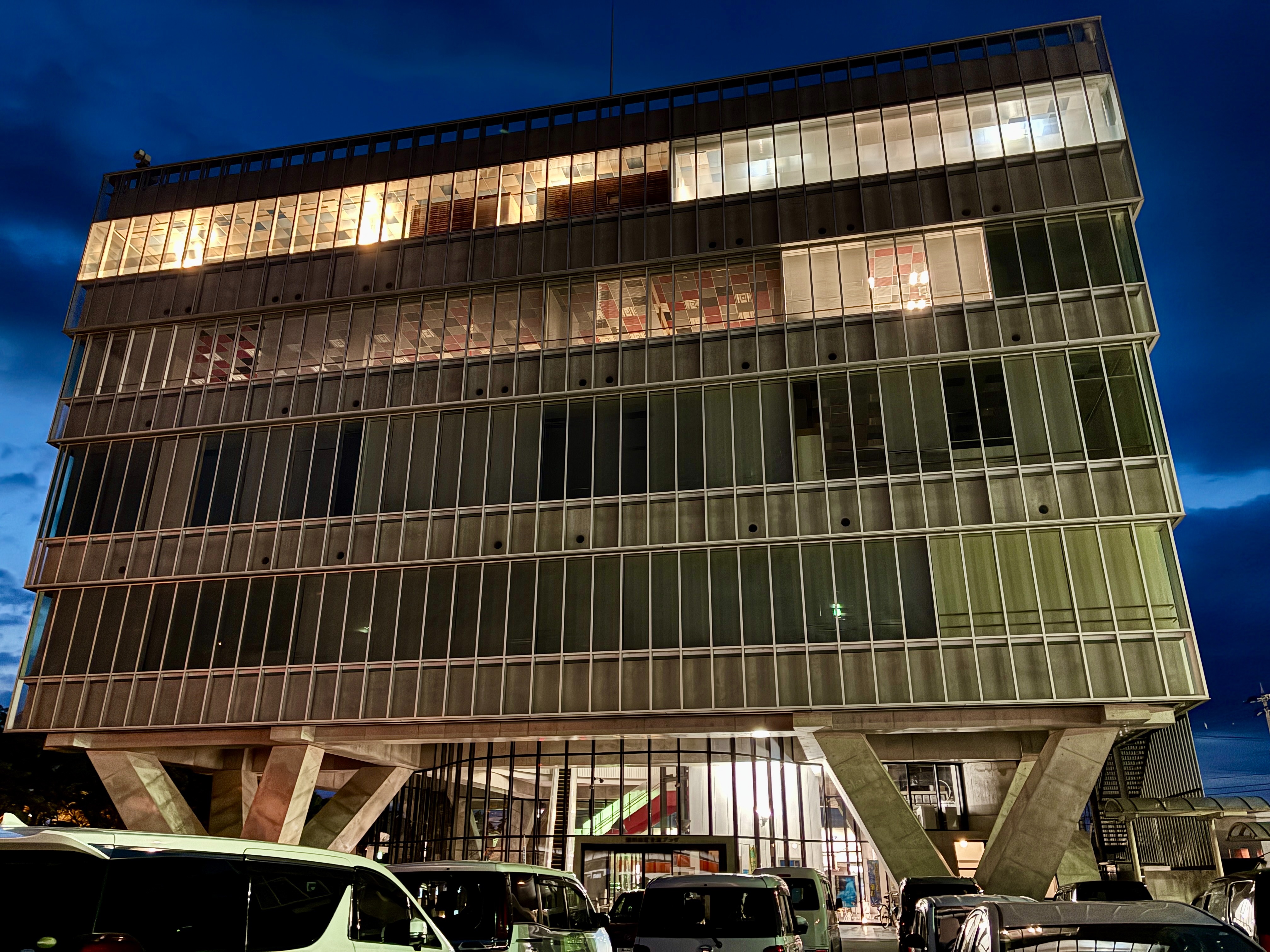 滑川市民交流プラザ 夜景