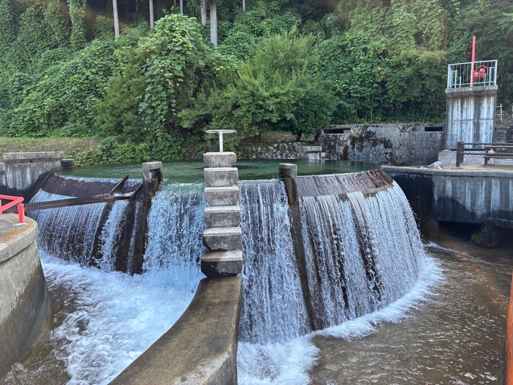 富山県魚津市 東山円筒分水槽