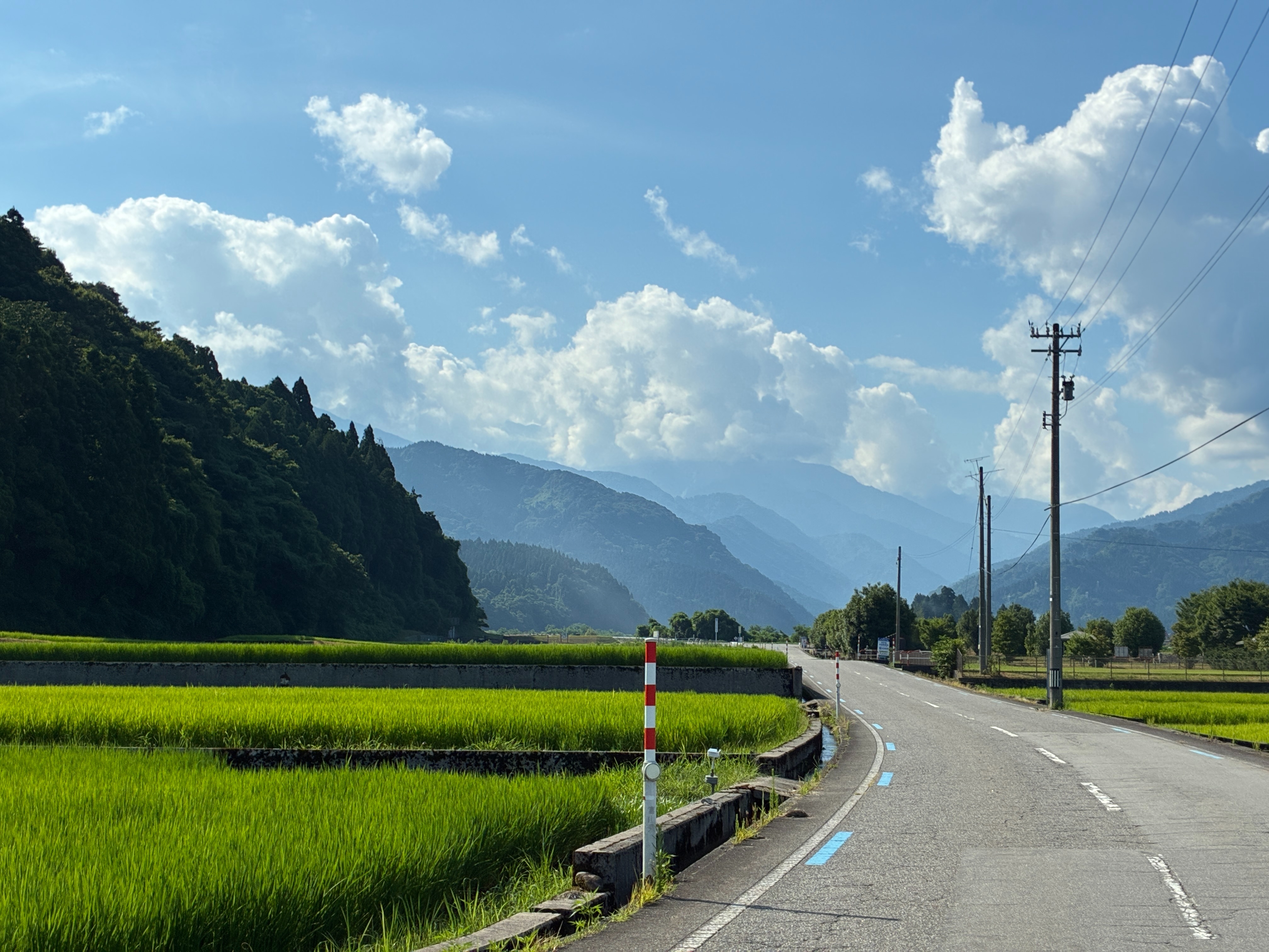 富山県魚津市 山の風景