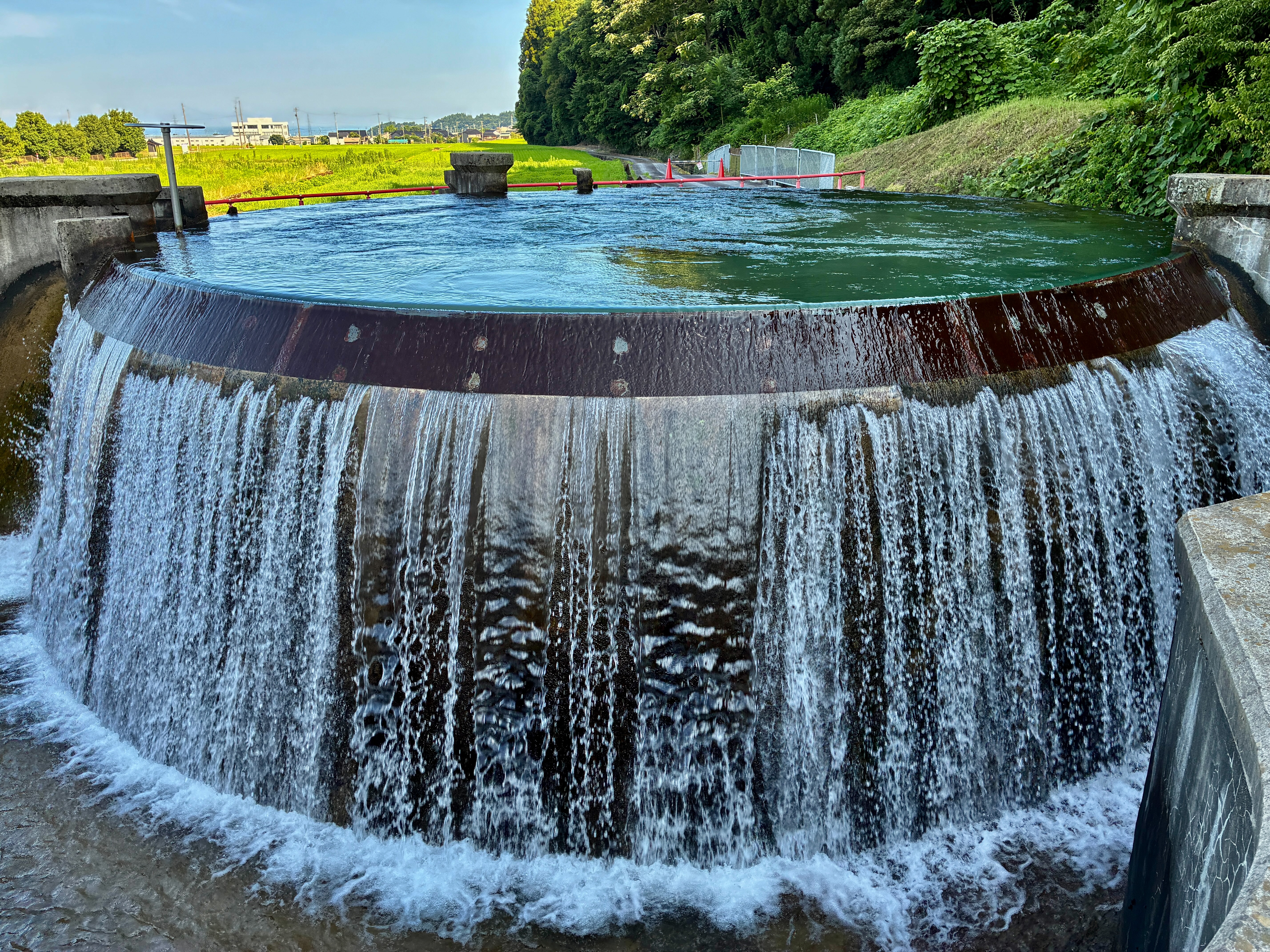富山県魚津市 東山円筒分水槽