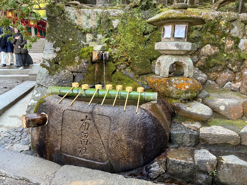 石上神宮 手水鉢