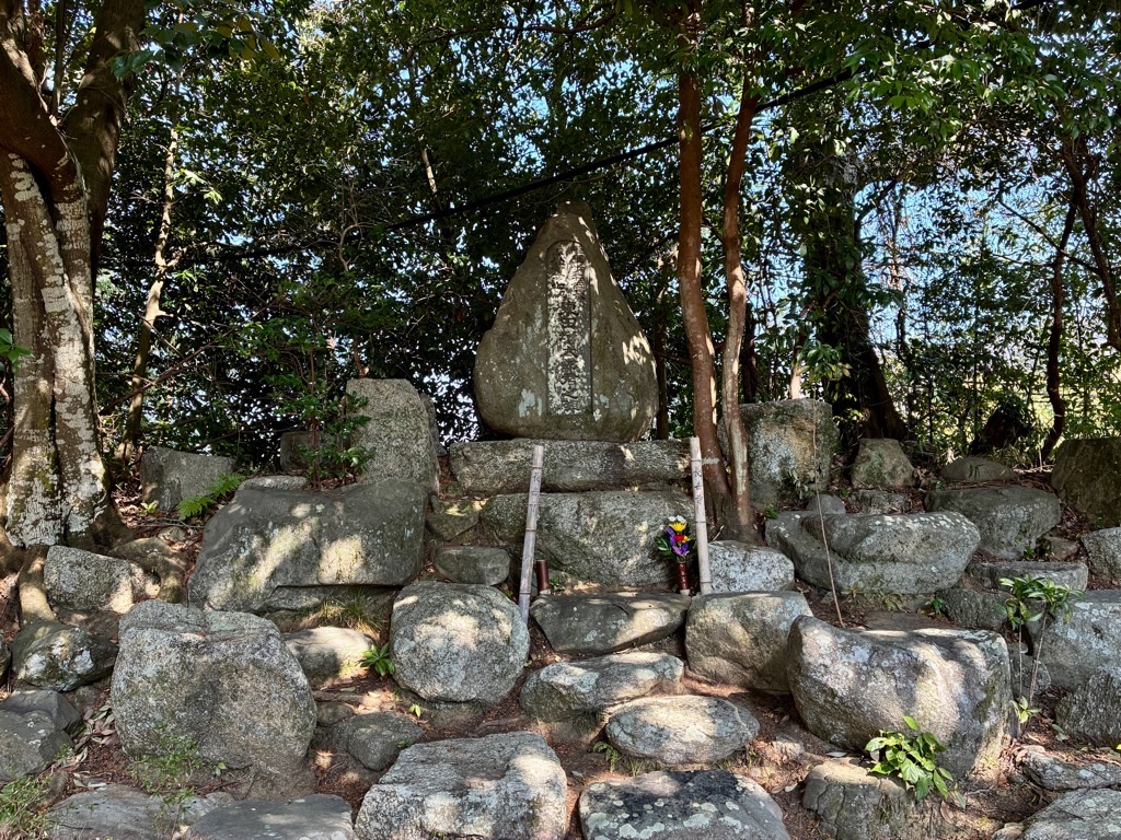 山の辺の道 陸軍歩兵伍長 勲八等功七級 東田増太郎君之碑