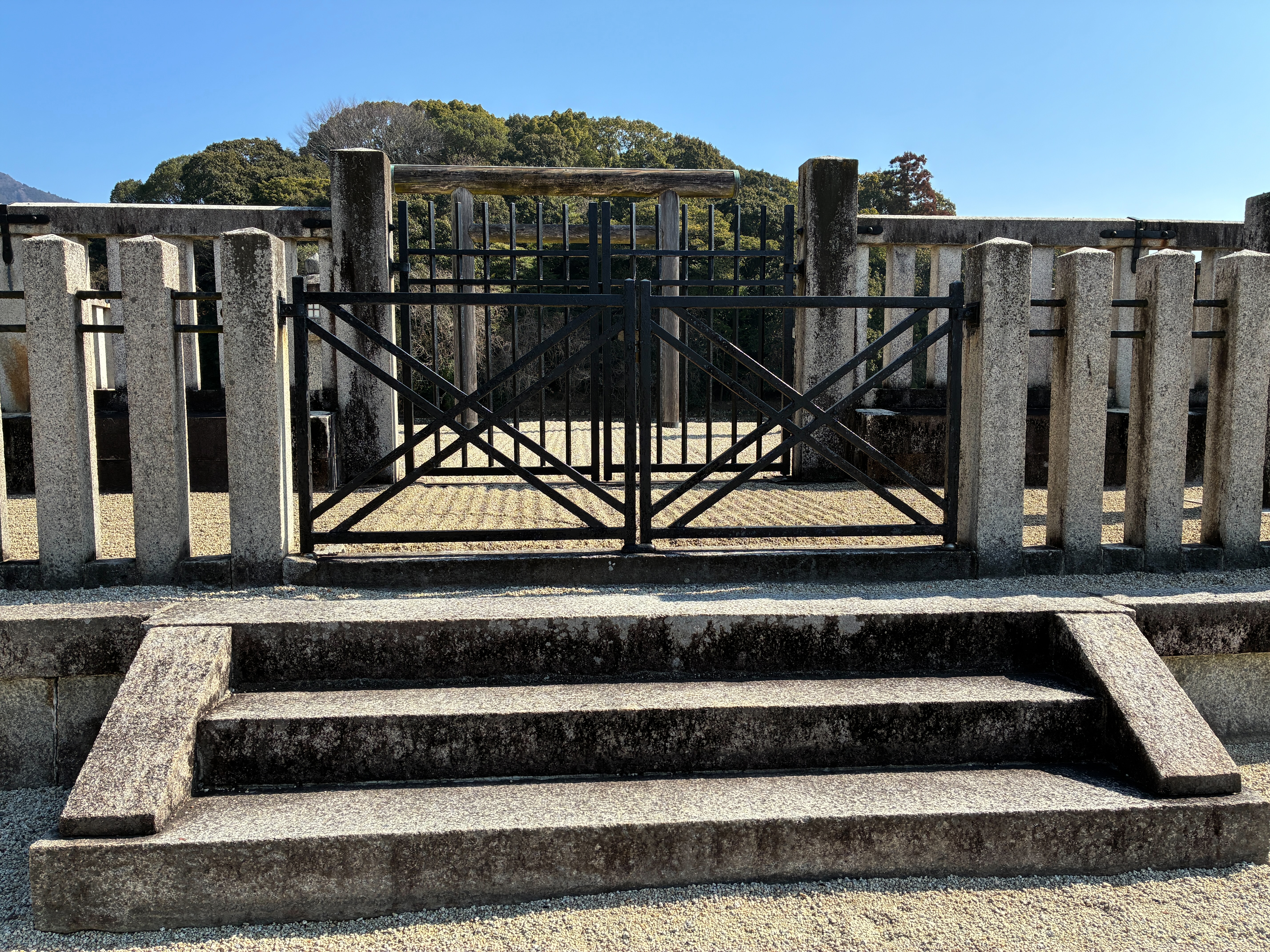 崇神天皇 山辺道勾岡上陵 拝所