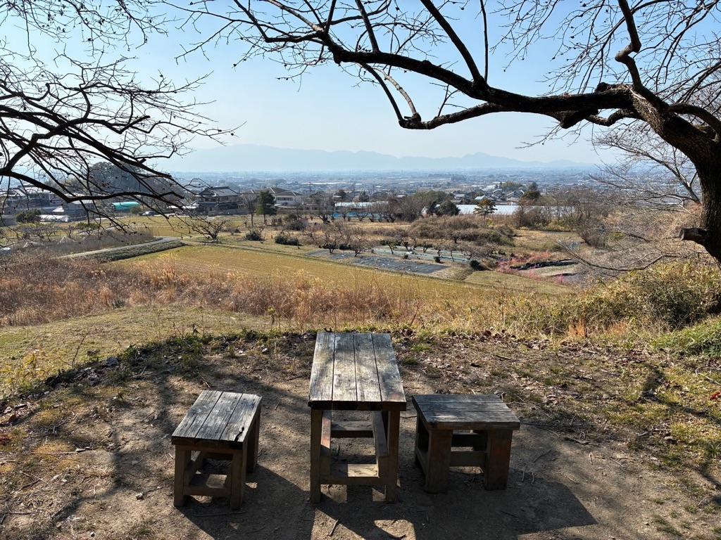 山の辺の道 柿の木の展望休憩所