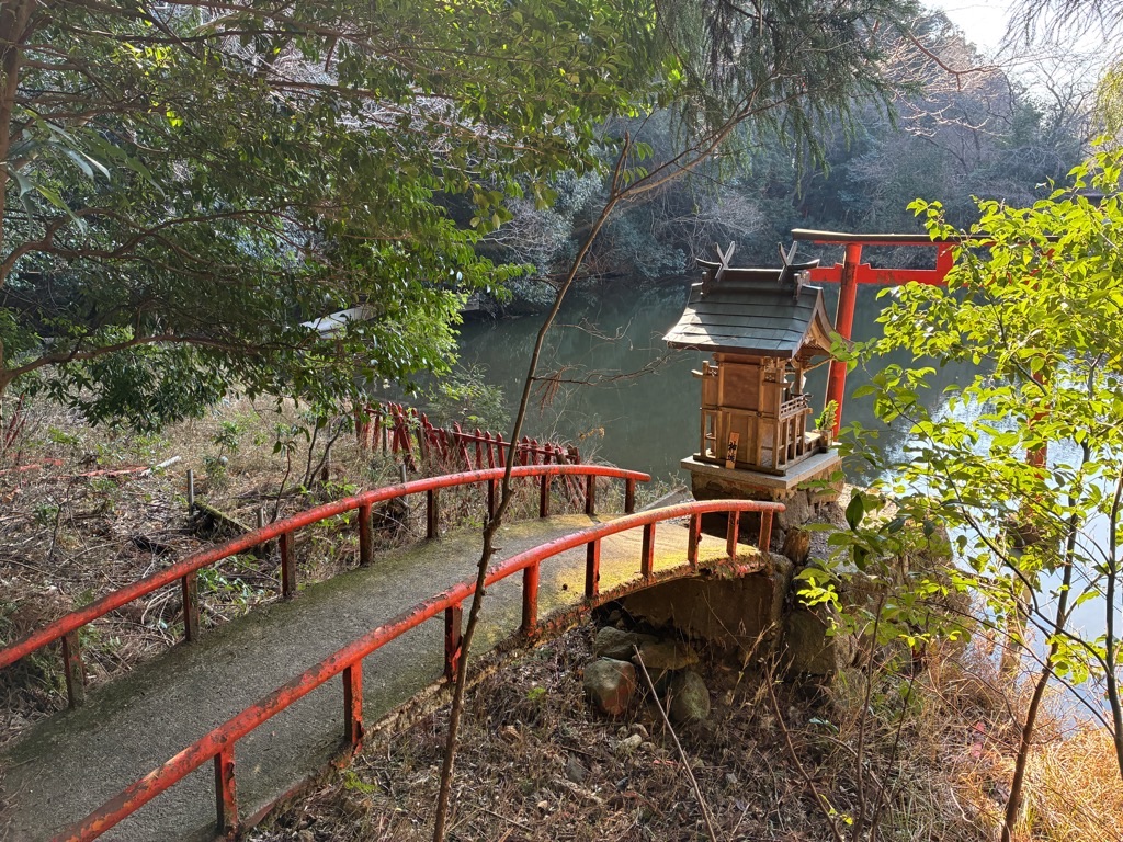 山の辺の道 八大竜王弁財天 境内