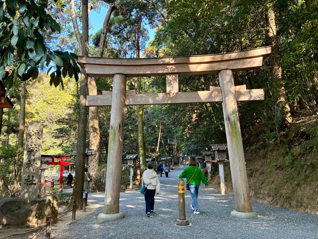 山の辺の道 狭井神社 鳥居