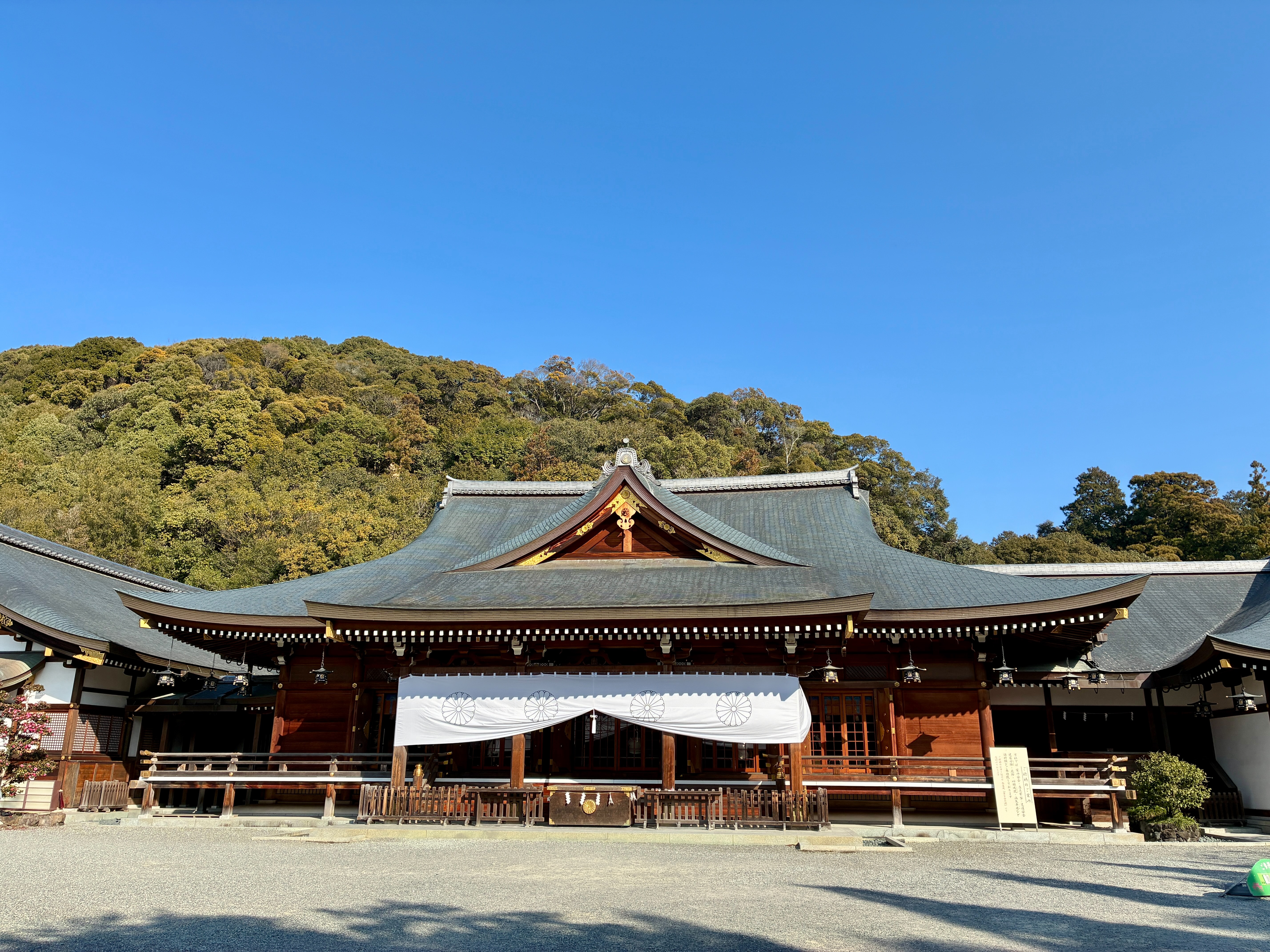 山の辺の道 大和国一宮 大神神社 祈祷殿