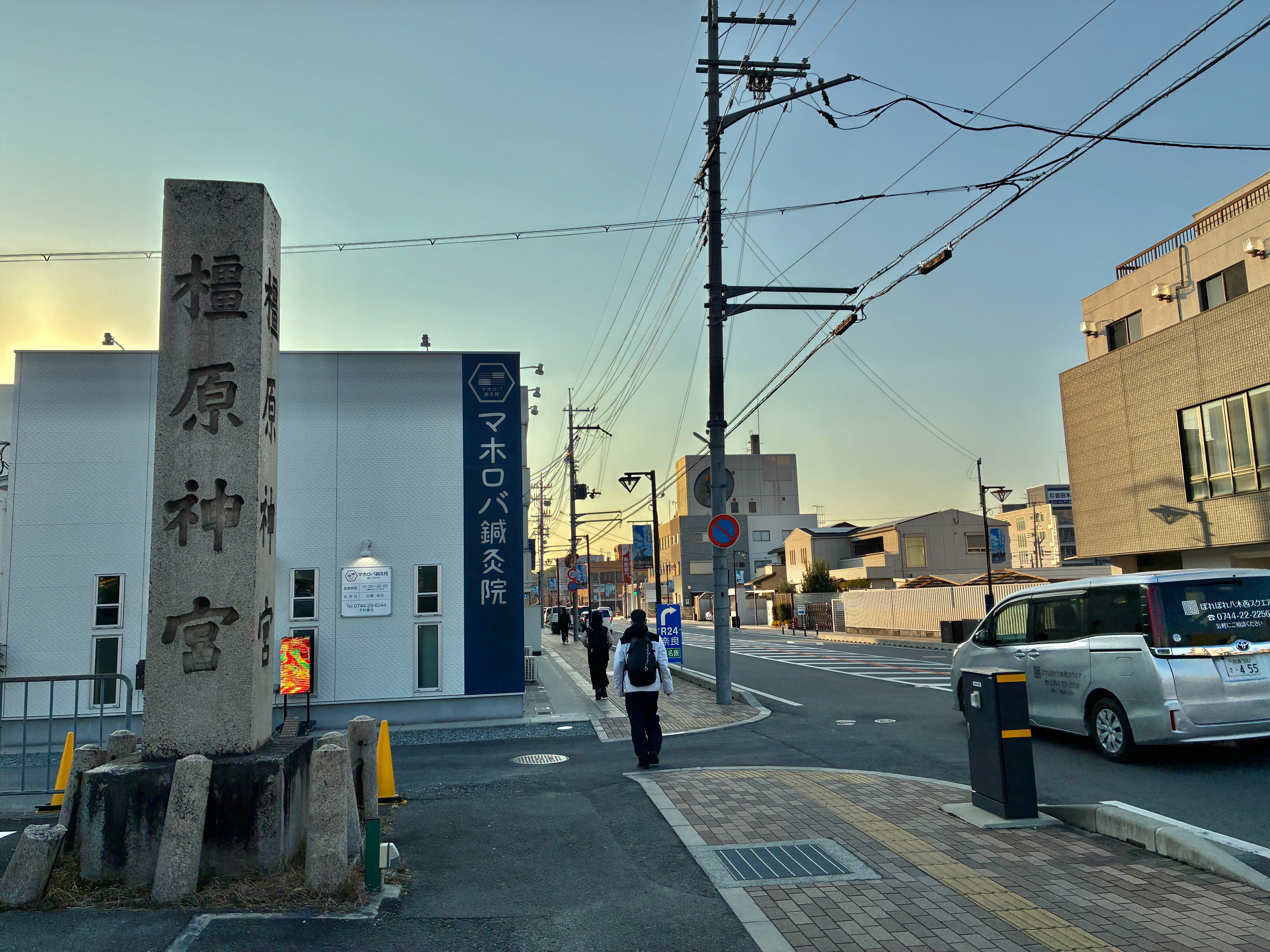 JR畝傍駅前 橿原神宮碑